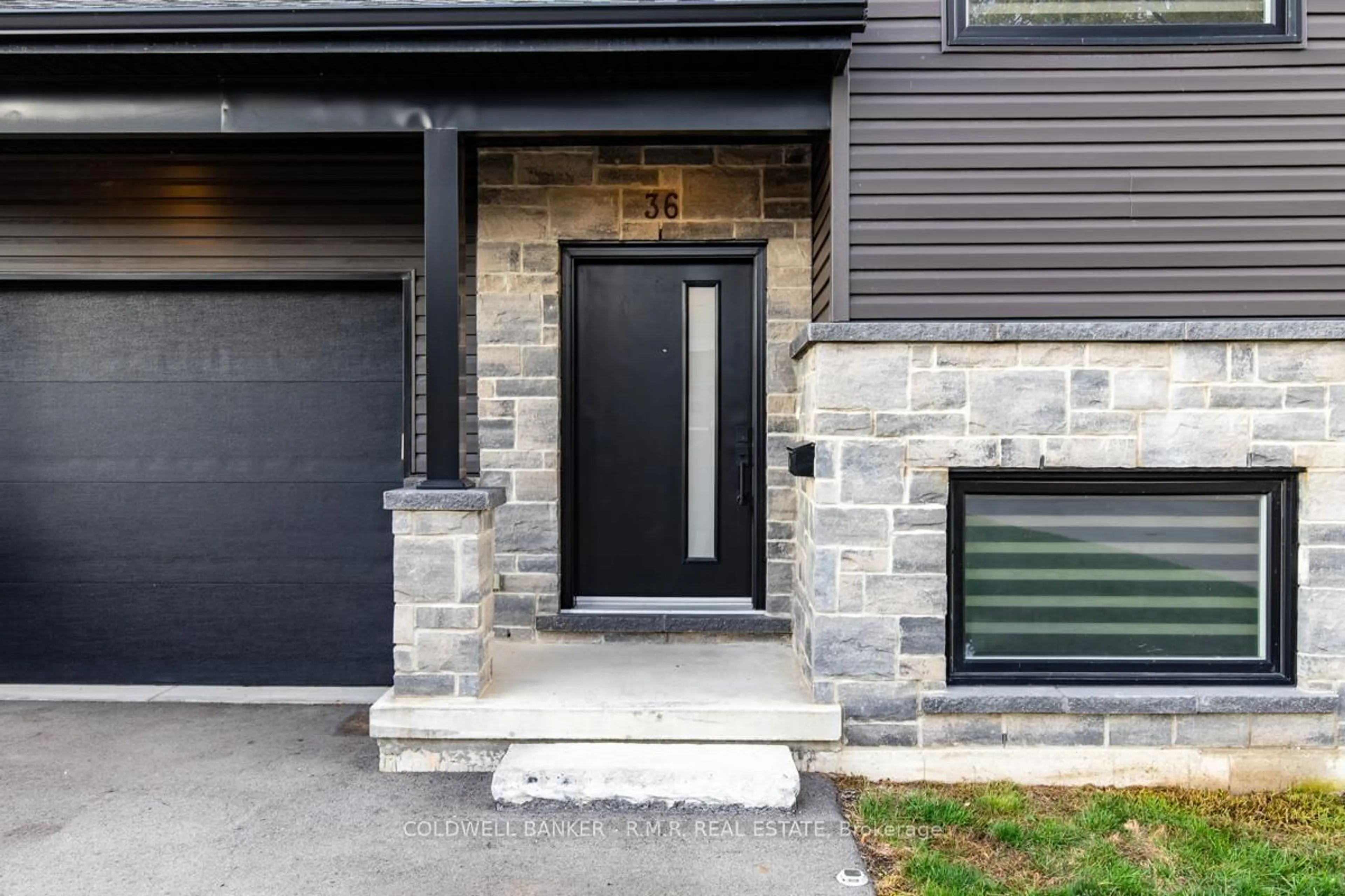 Indoor entryway for 36 Page St, Port Colborne Ontario L3K 5V1