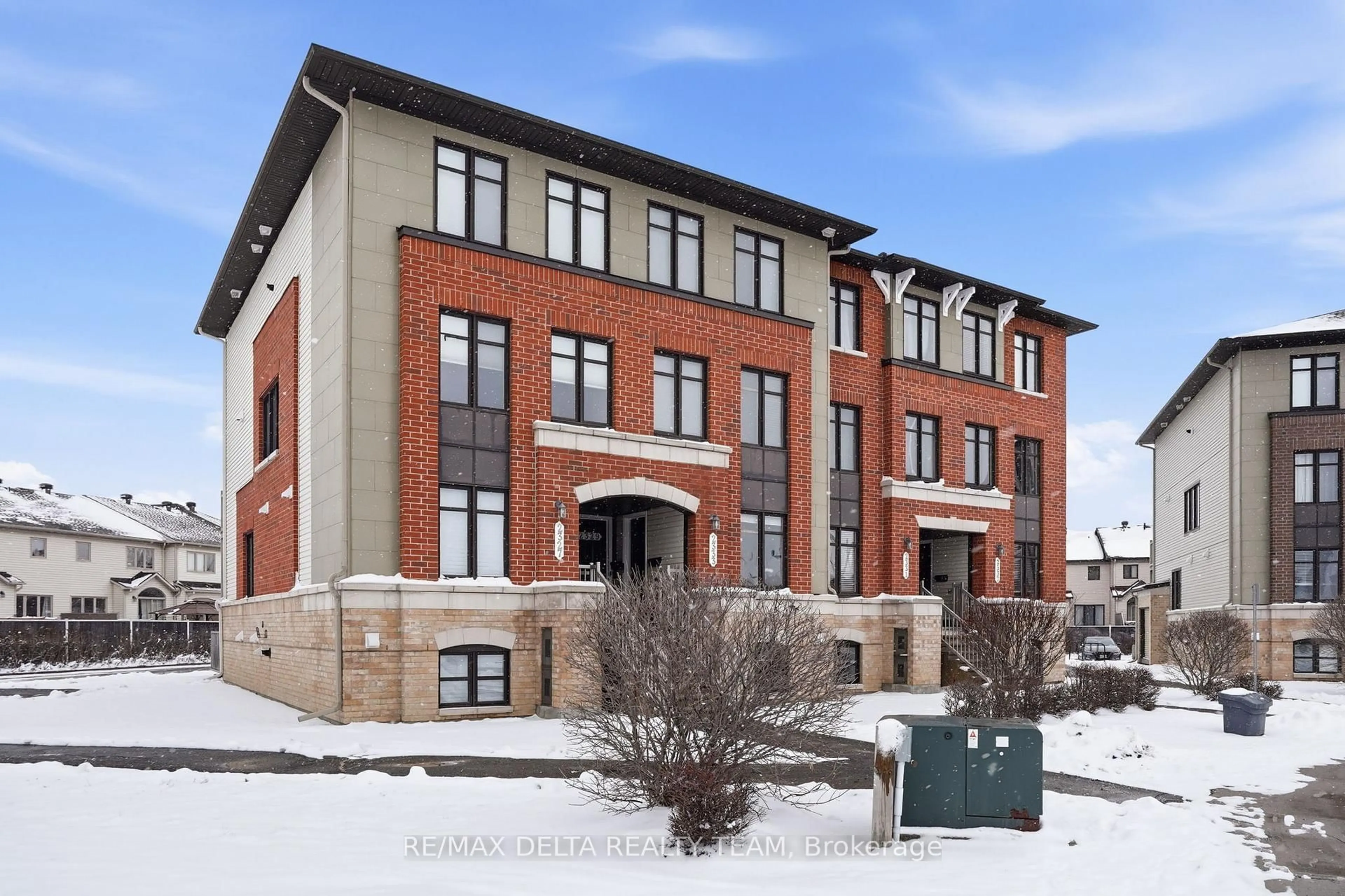 Home with brick exterior material, building for 2333 Esprit Dr #121, Ottawa Ontario K4A 0T4