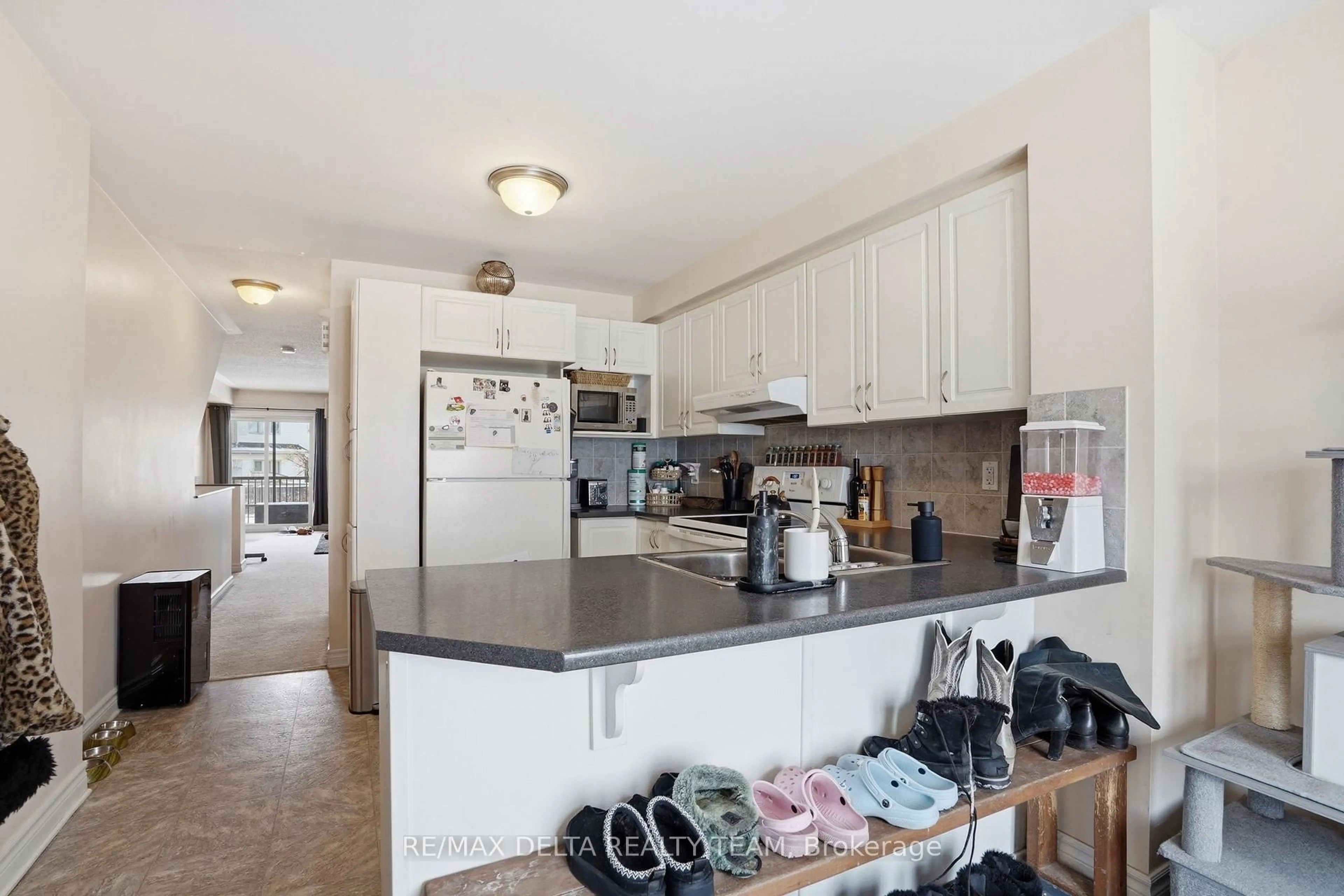 Standard kitchen, unknown for 2333 Esprit Dr #121, Ottawa Ontario K4A 0T4