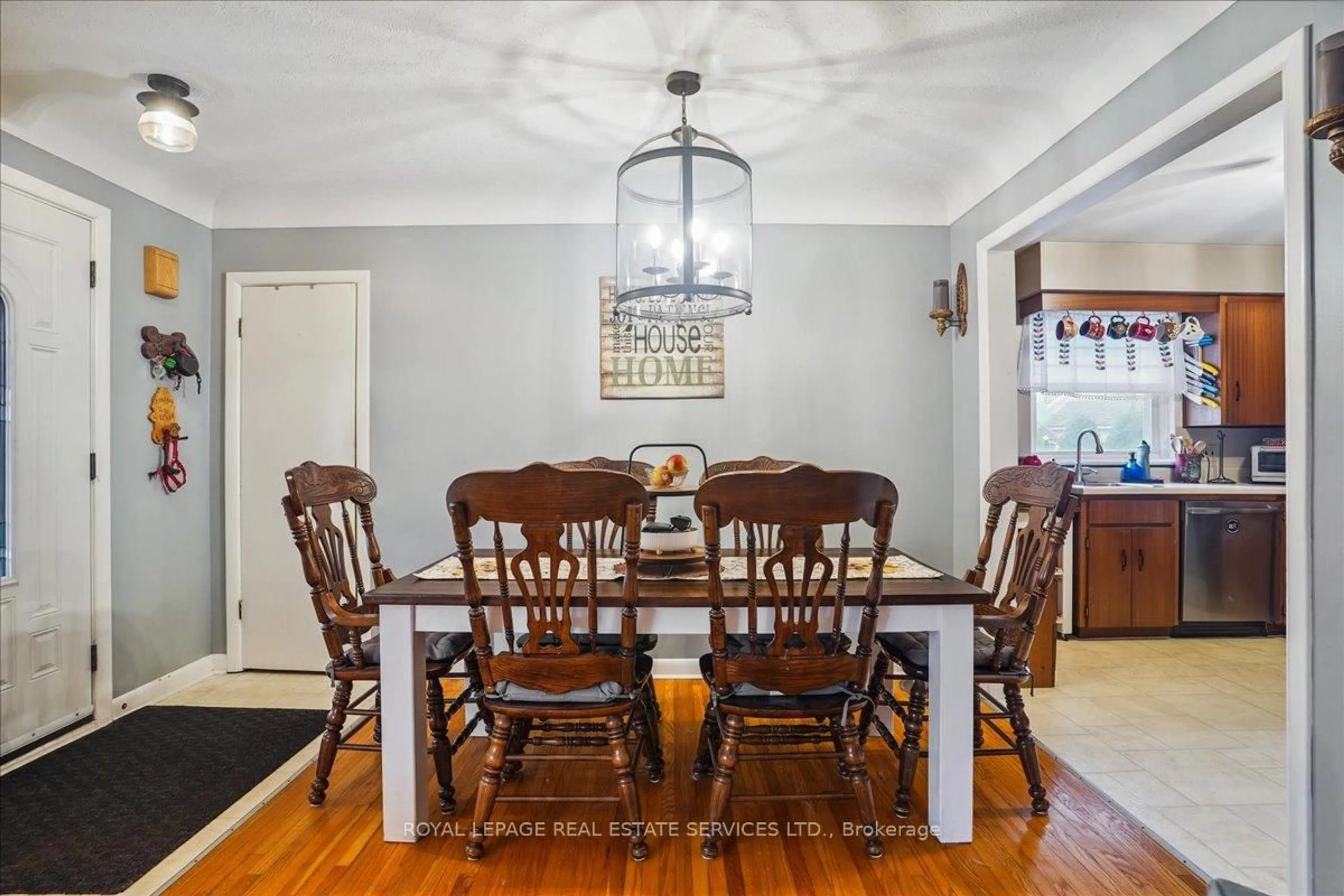 Dining room, unknown for 391 East 16th St, Hamilton Ontario L9A 4K4