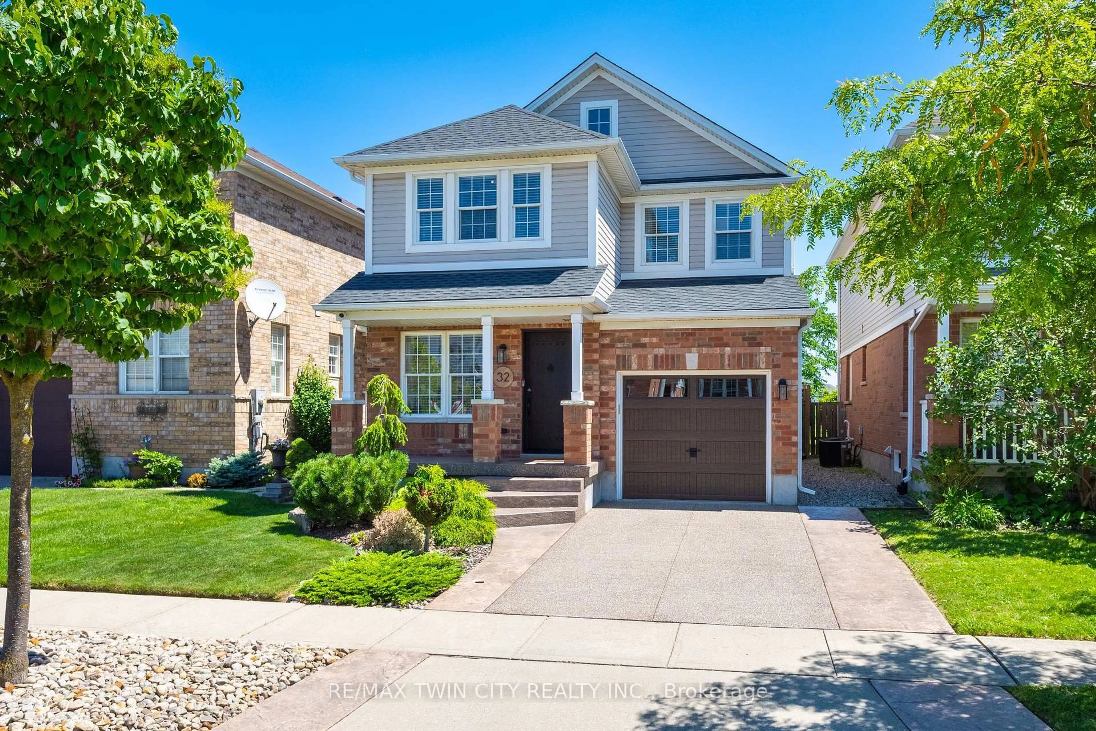 Home with brick exterior material, street for 32 Bloomington Dr, Cambridge Ontario N1P 1J4