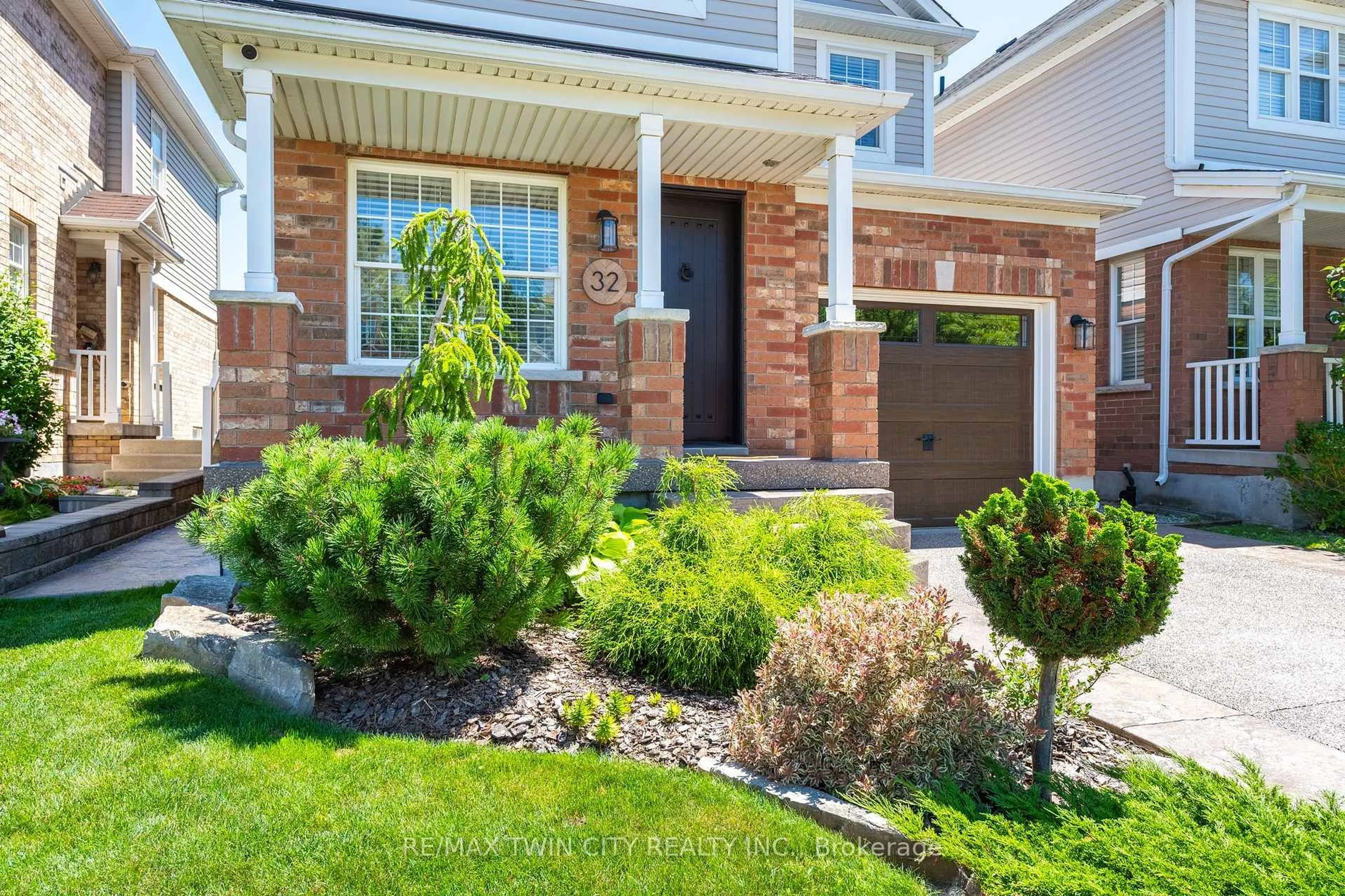 Home with brick exterior material, street for 32 Bloomington Dr, Cambridge Ontario N1P 1J4