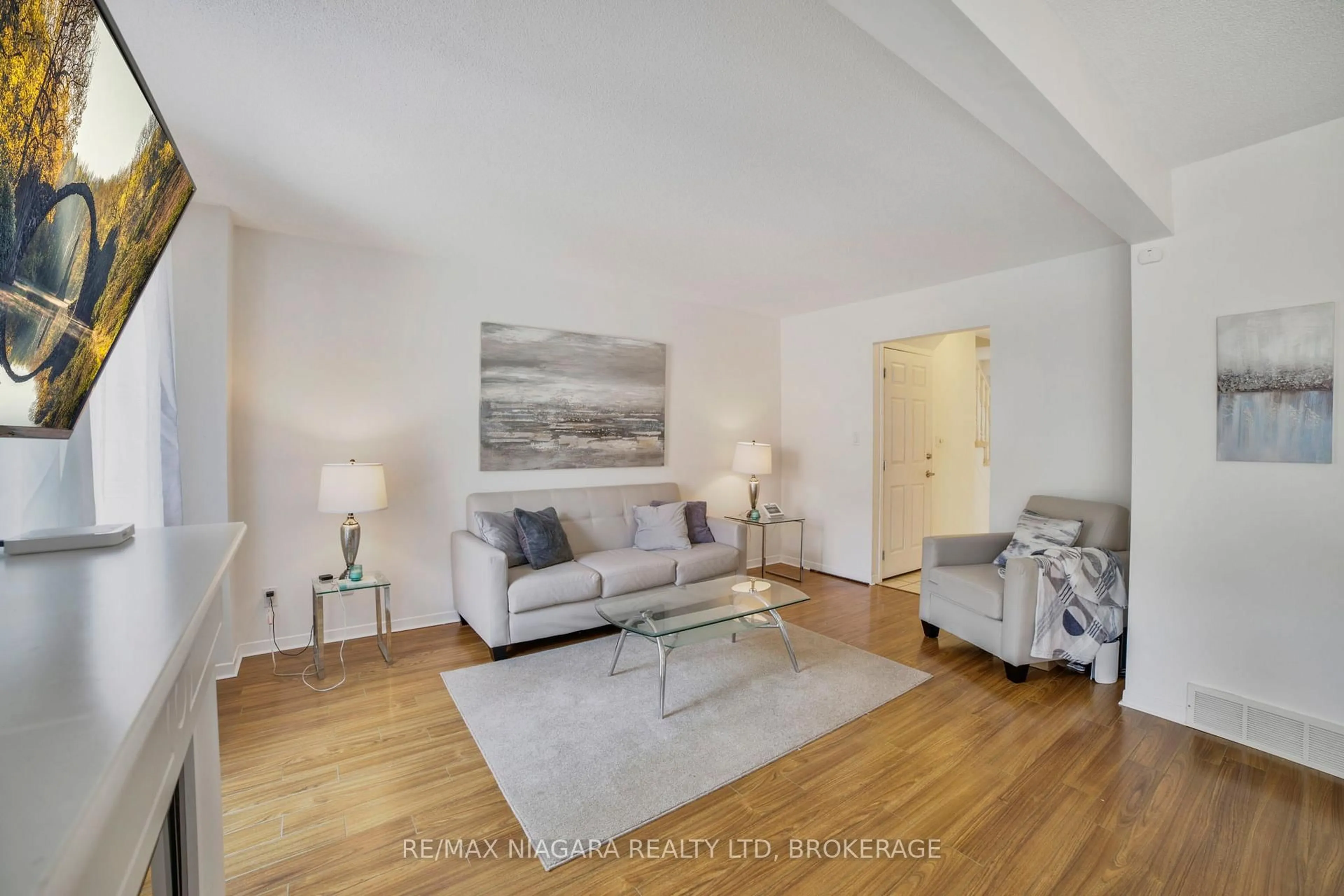 Living room with furniture, unknown for 5735 Deerbrook St, Niagara Falls Ontario L2G 7V7