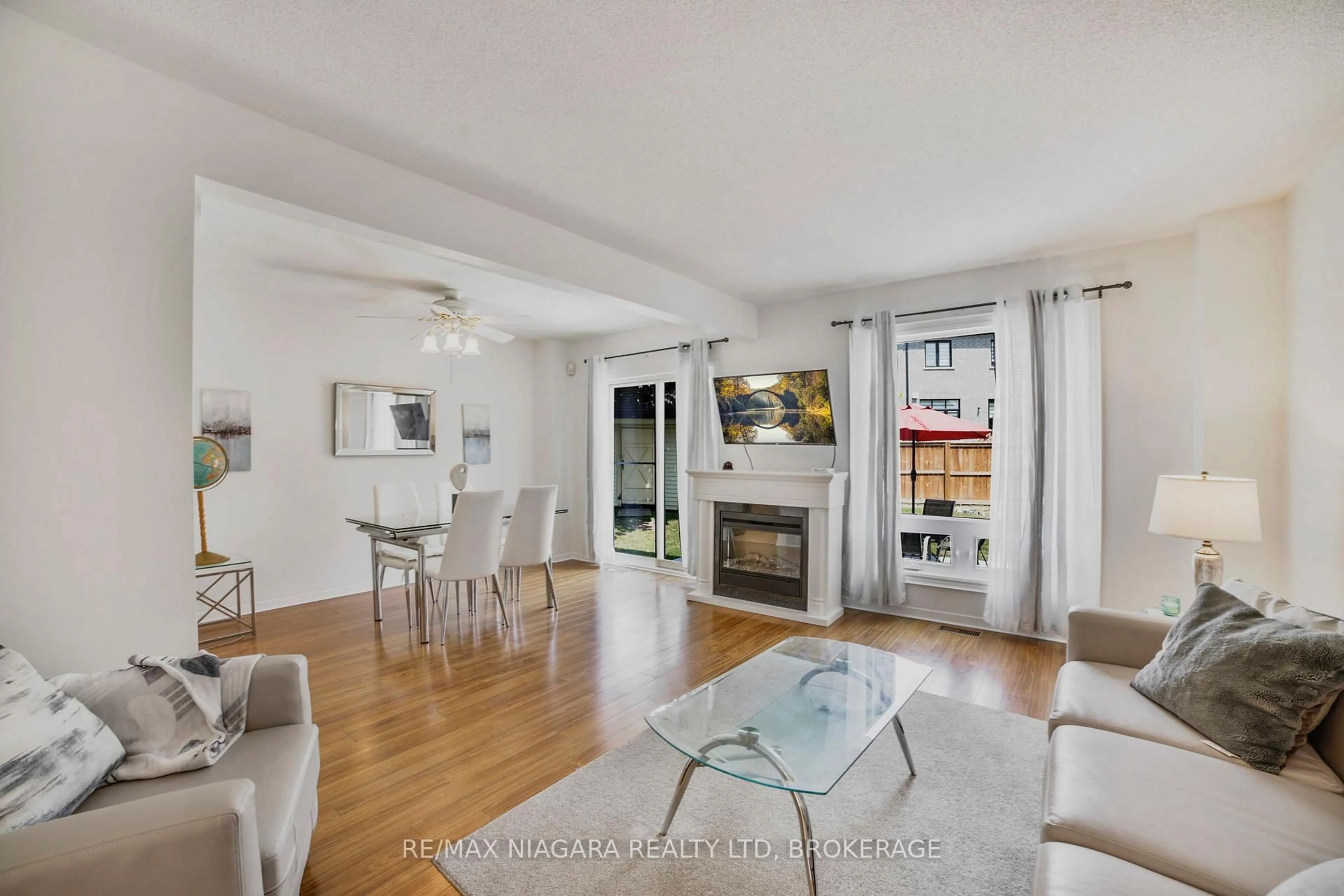 Living room with furniture, unknown for 5735 Deerbrook St, Niagara Falls Ontario L2G 7V7