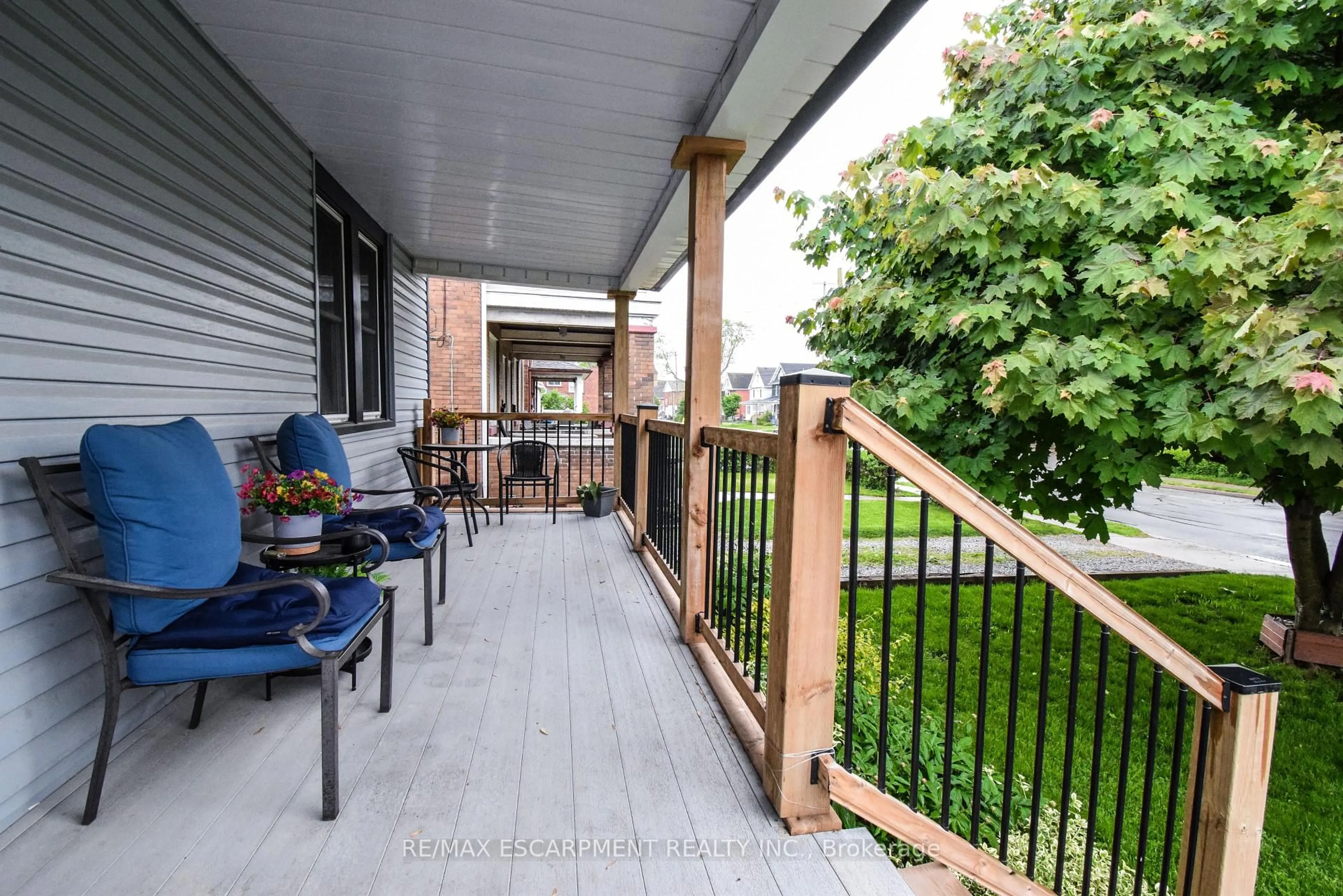 Patio, street for 264 Hellems Ave, Welland Ontario L3B 3B7