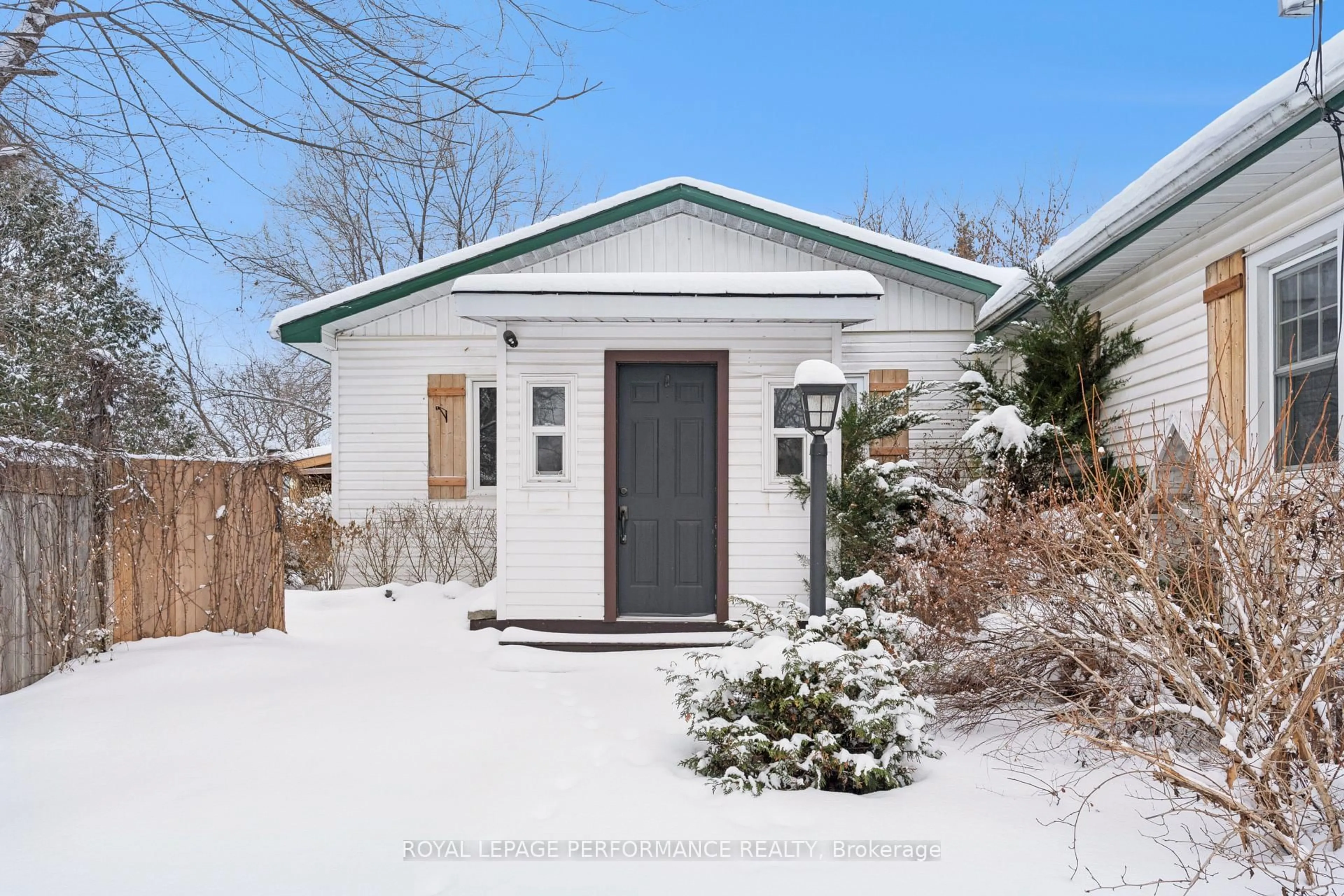 Shed for 121 Elizabeth St, Pakenham Ontario K0A 2X0
