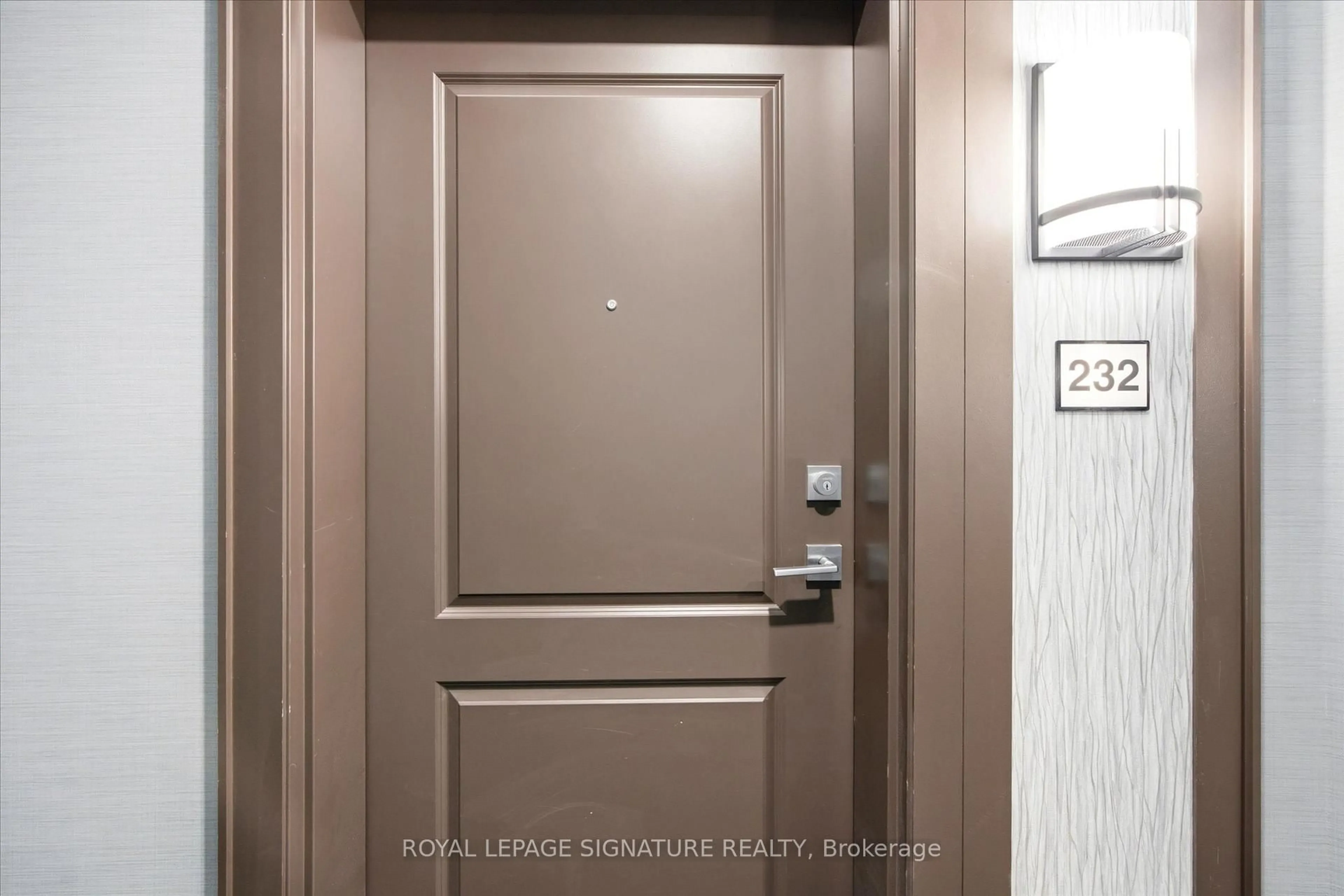 Indoor entryway for 10 Mallard Tr #232, Hamilton Ontario L8B 2A7