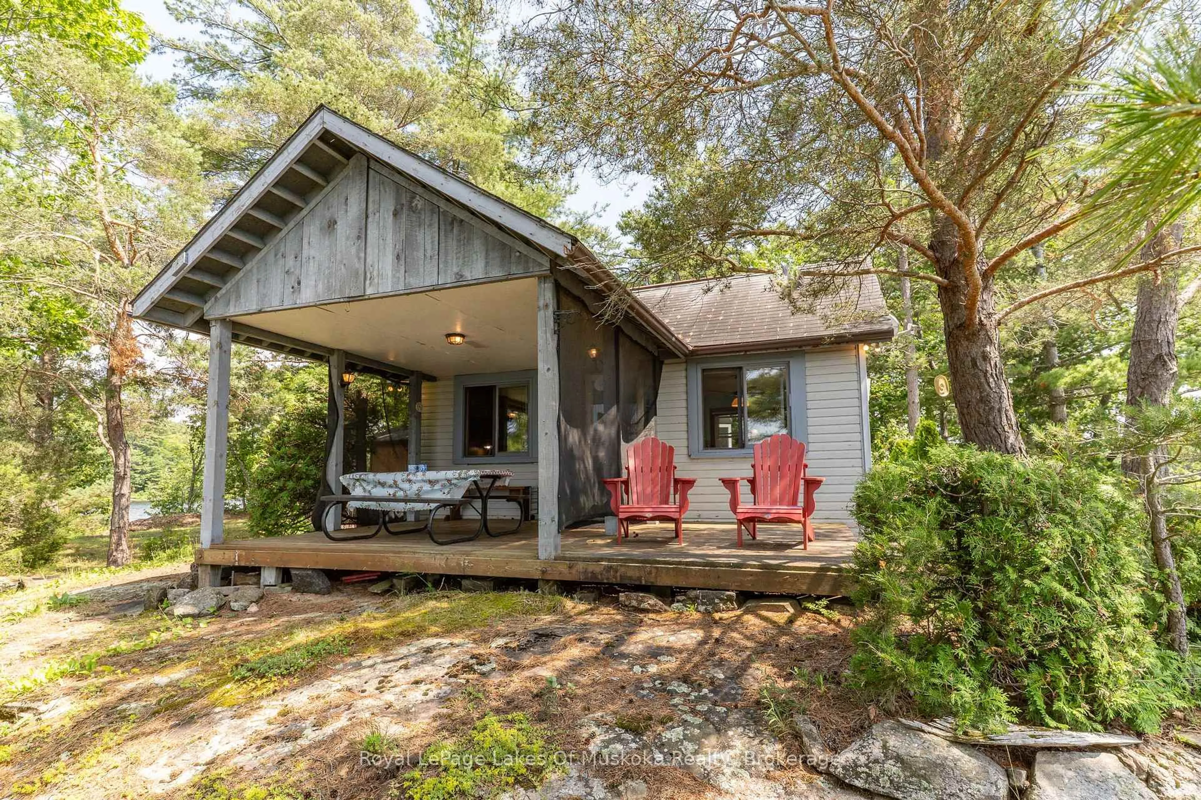 Patio, unknown for 1 Island 2SL Island, Gravenhurst Ontario P1P 1R1