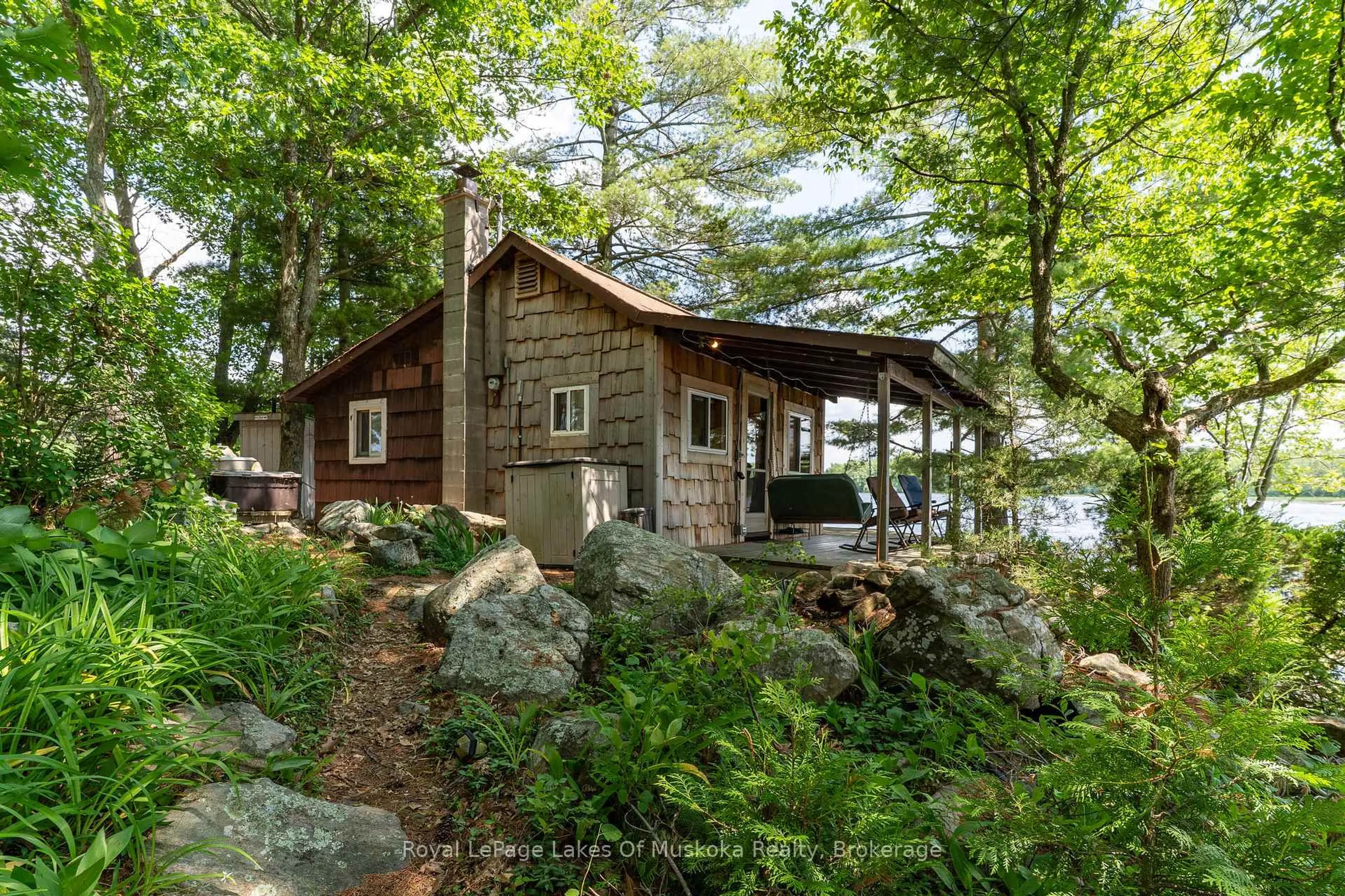 Unknown for 1 Island 2SL Island, Gravenhurst Ontario P1P 1R1