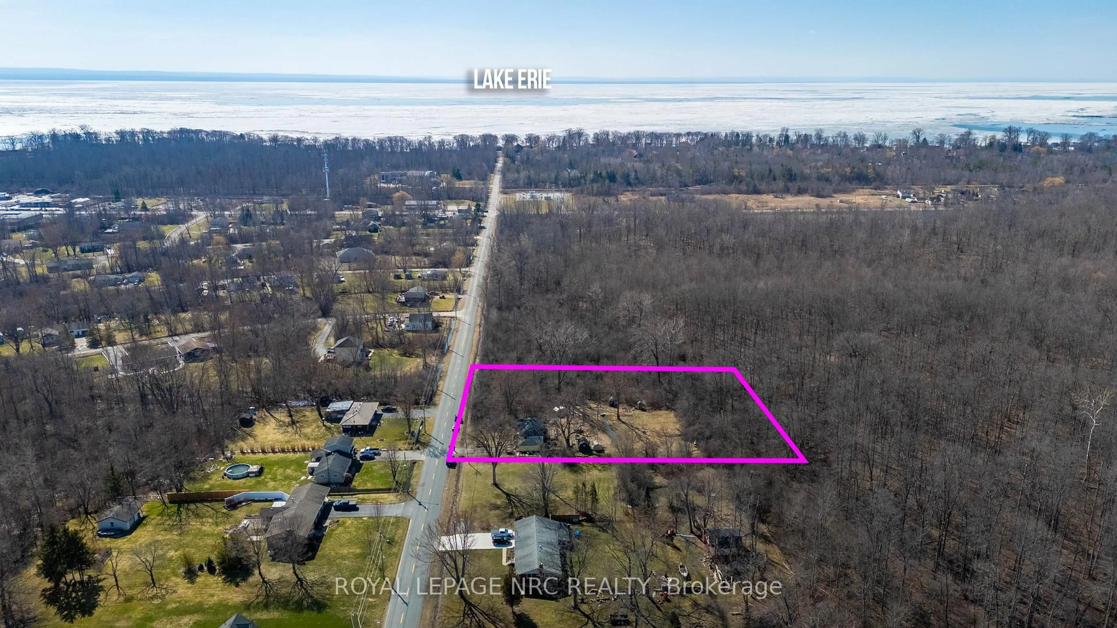 A pic from outside/outdoor area/front of a property/back of a property/a pic from drone, water/lake/river/ocean view for 529 Rosehill Rd, Fort Erie Ontario L2A 5M4