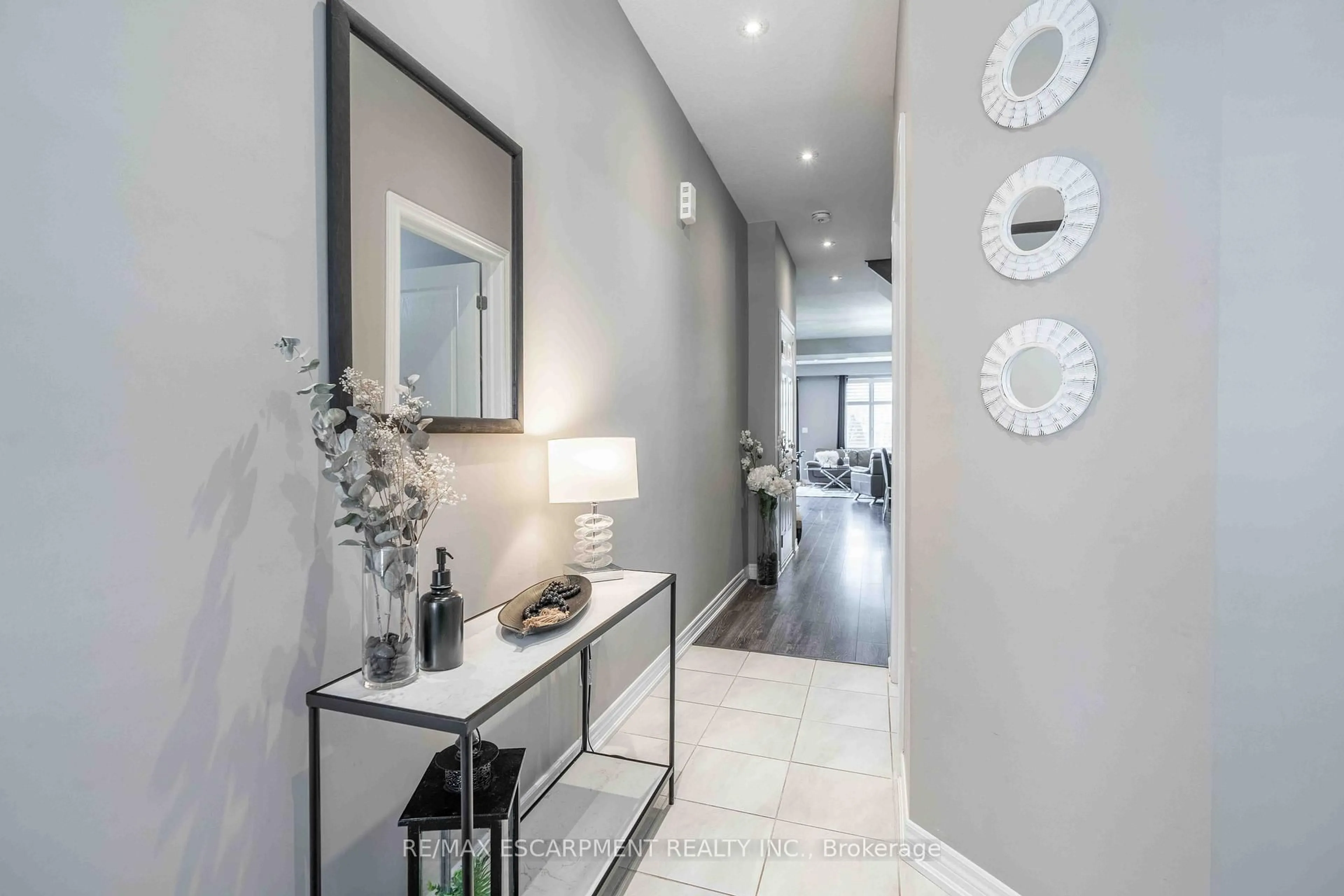 Indoor entryway for 1890 Rymal Rd #29, Hamilton Ontario L0R 1P0