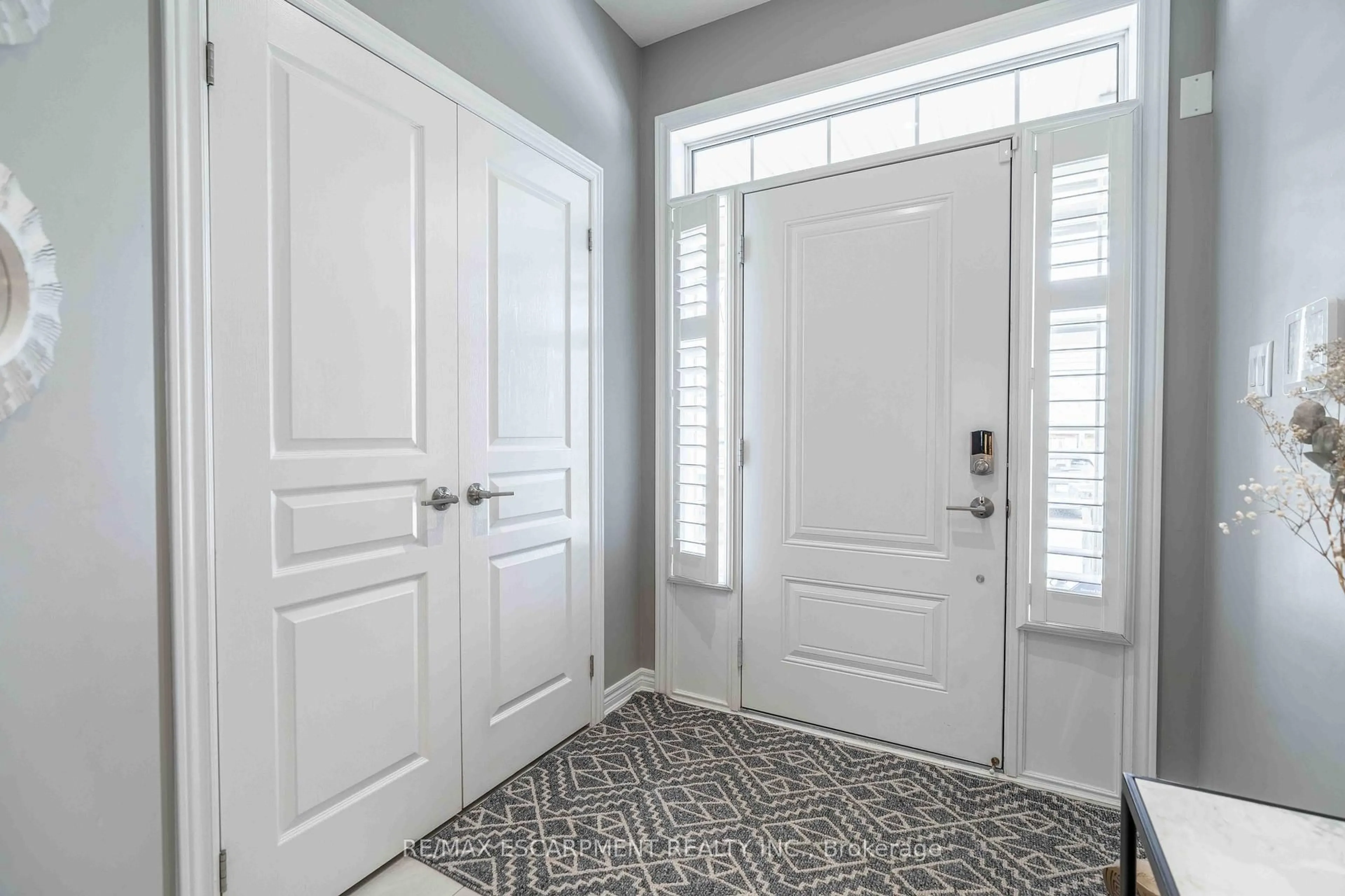 Indoor entryway for 1890 Rymal Rd #29, Hamilton Ontario L0R 1P0