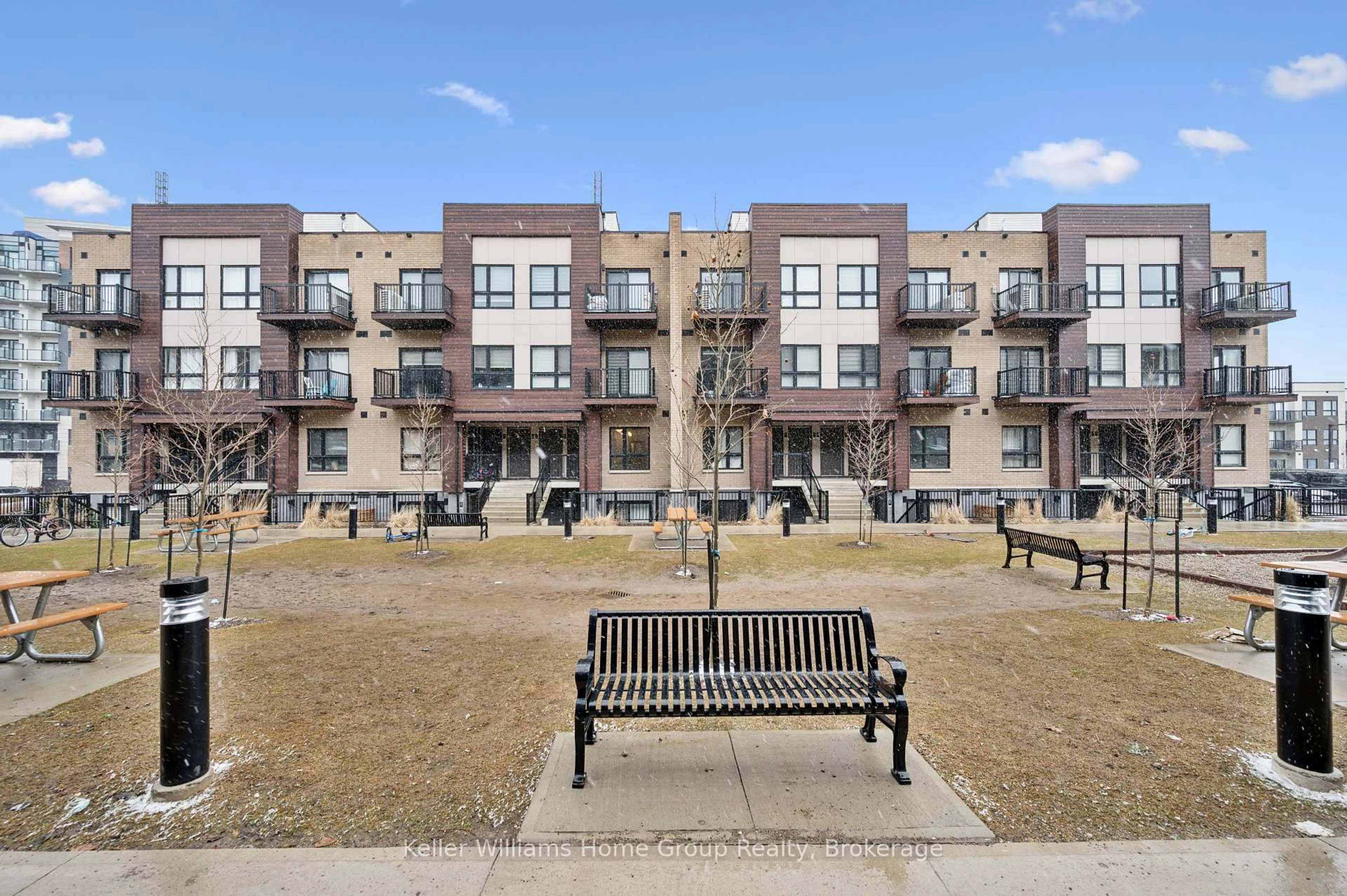 Patio, unknown for 10 PALACE St #A15, Kitchener Ontario N2E 0J3