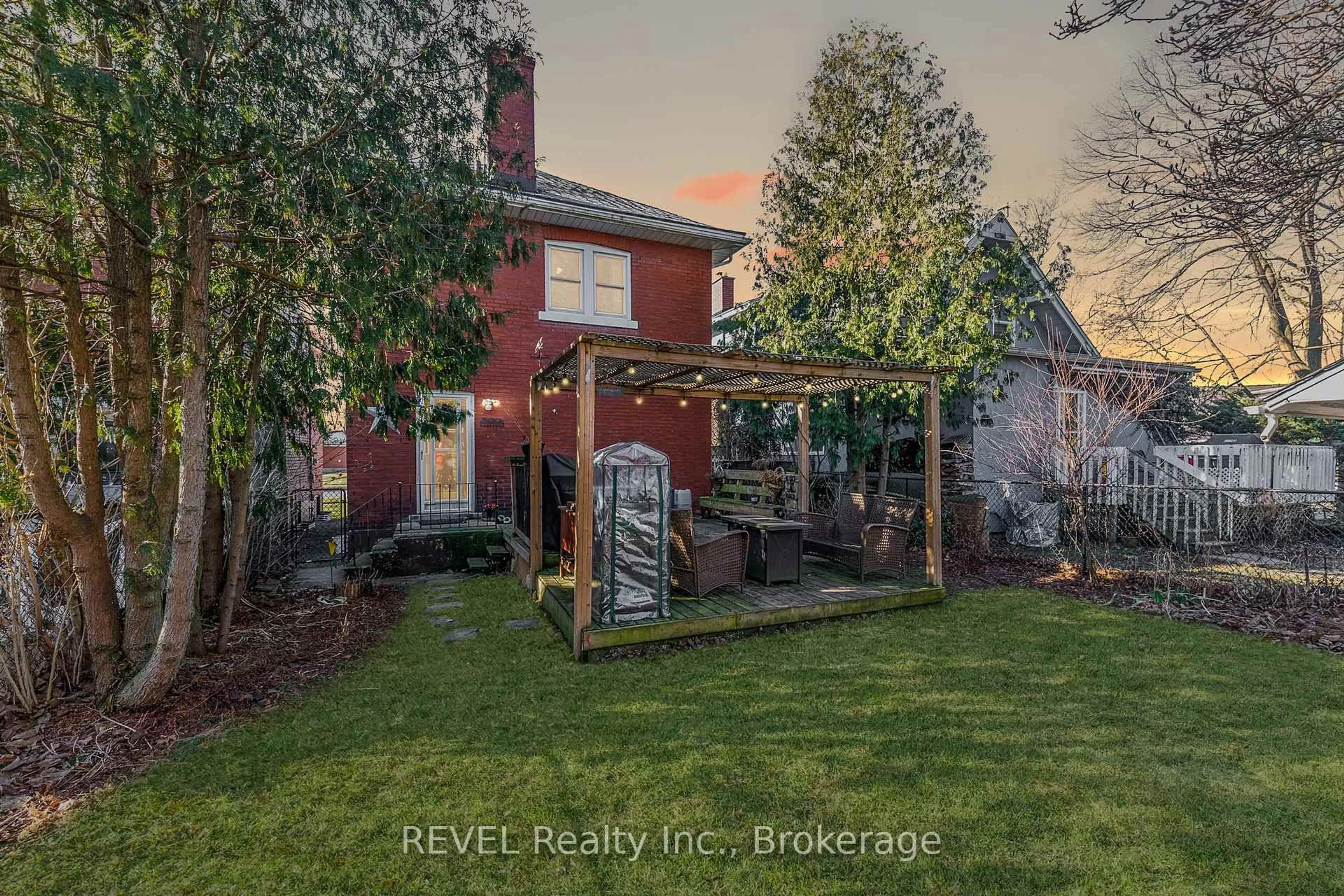 Unknown for 212 MAPLE Ave, Welland Ontario L3C 5G5