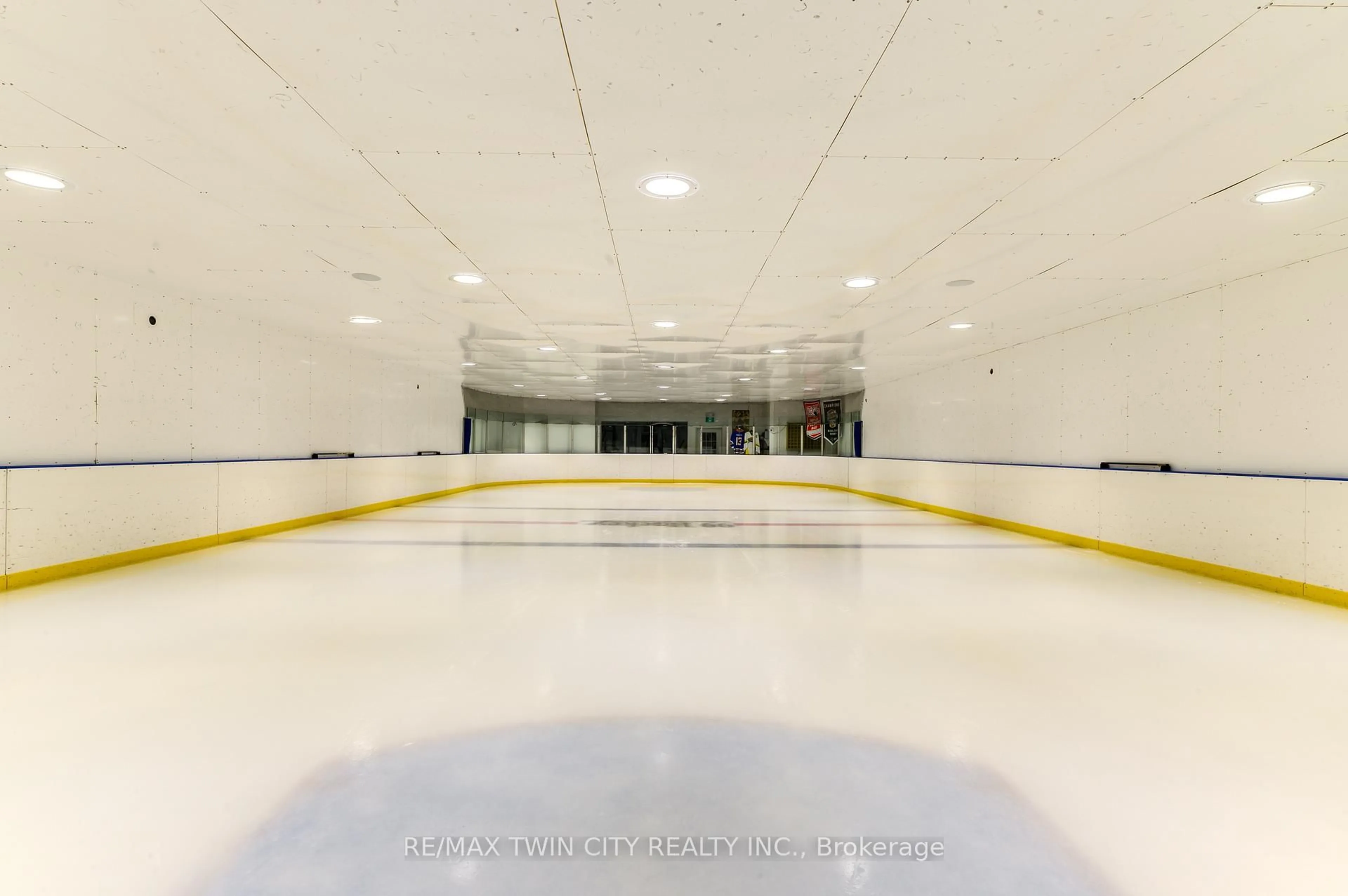 Indoor foyer for 2350 Gainer St, Thorold Ontario L0S 1A0