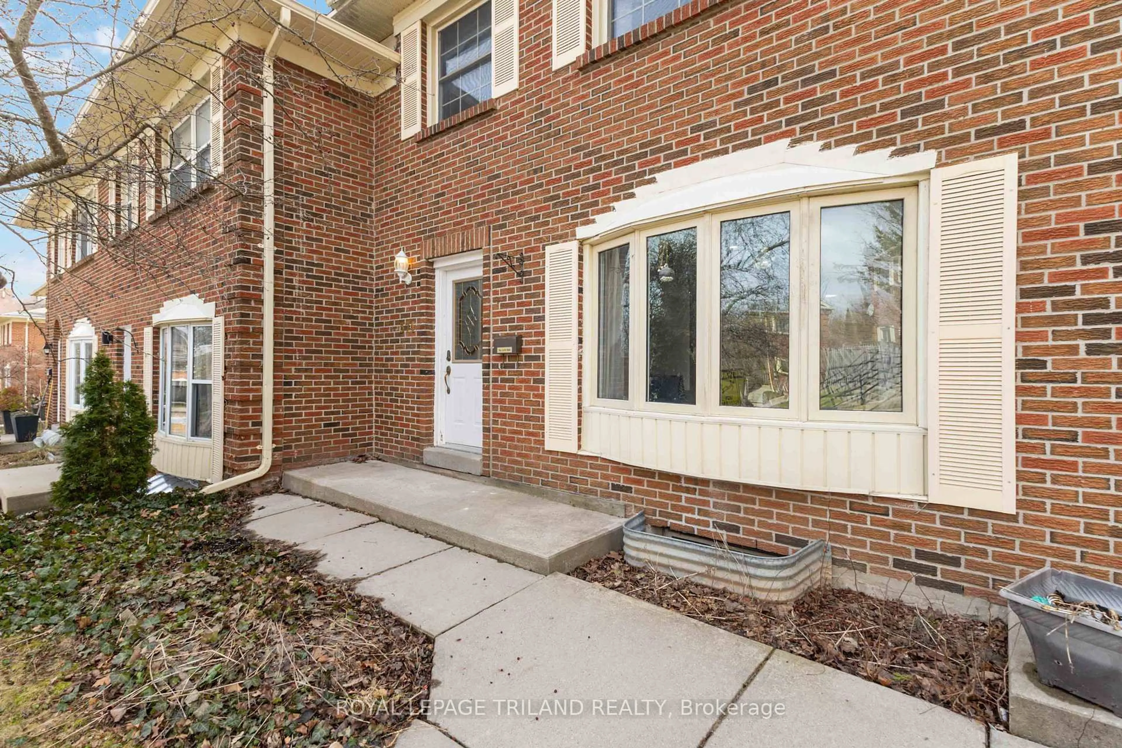 Home with brick exterior material, street for 374 Homestead Crt, London North Ontario N6G 2E9