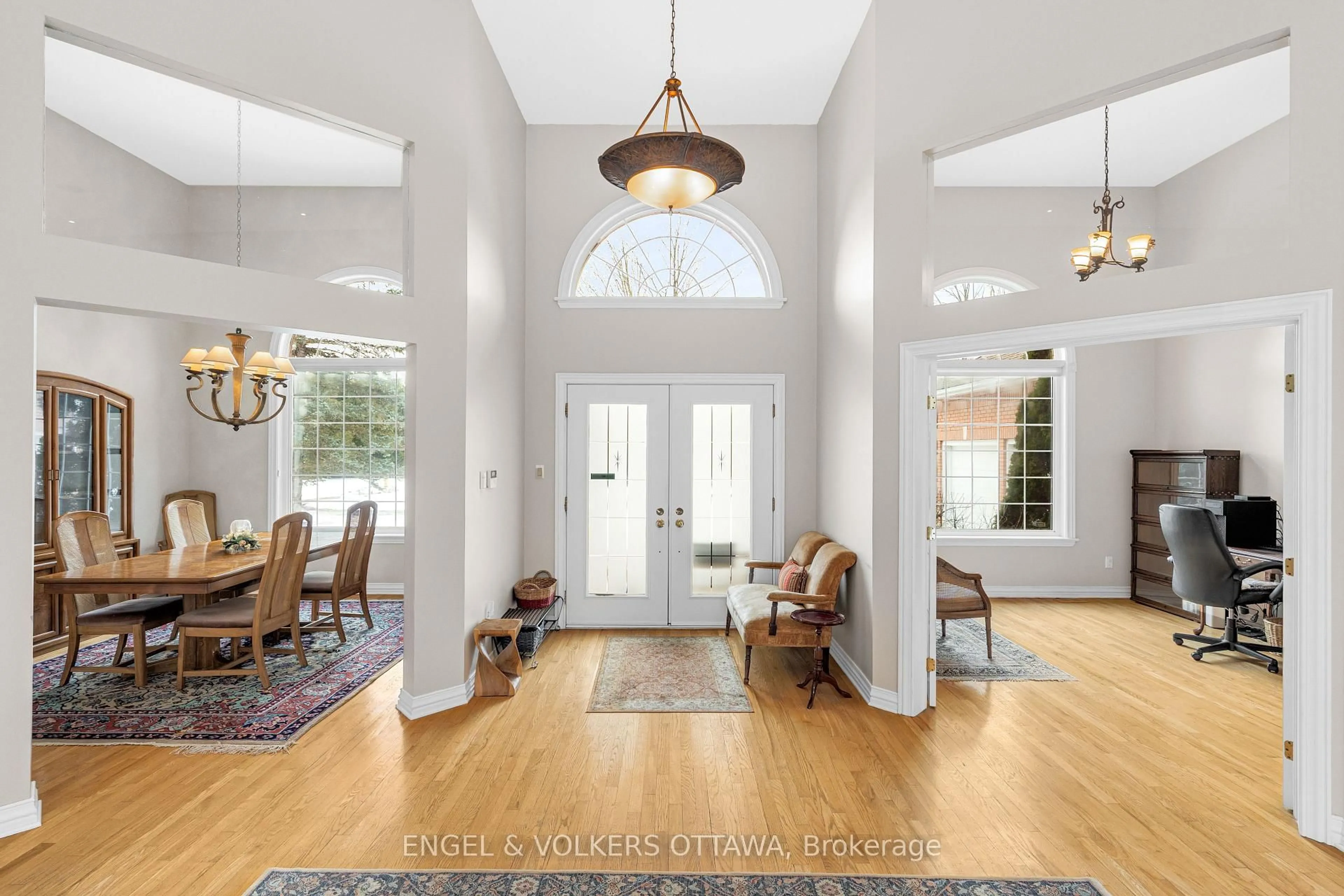 Indoor entryway for 5 Countryside Green, Ottawa Ontario K2R 1B5