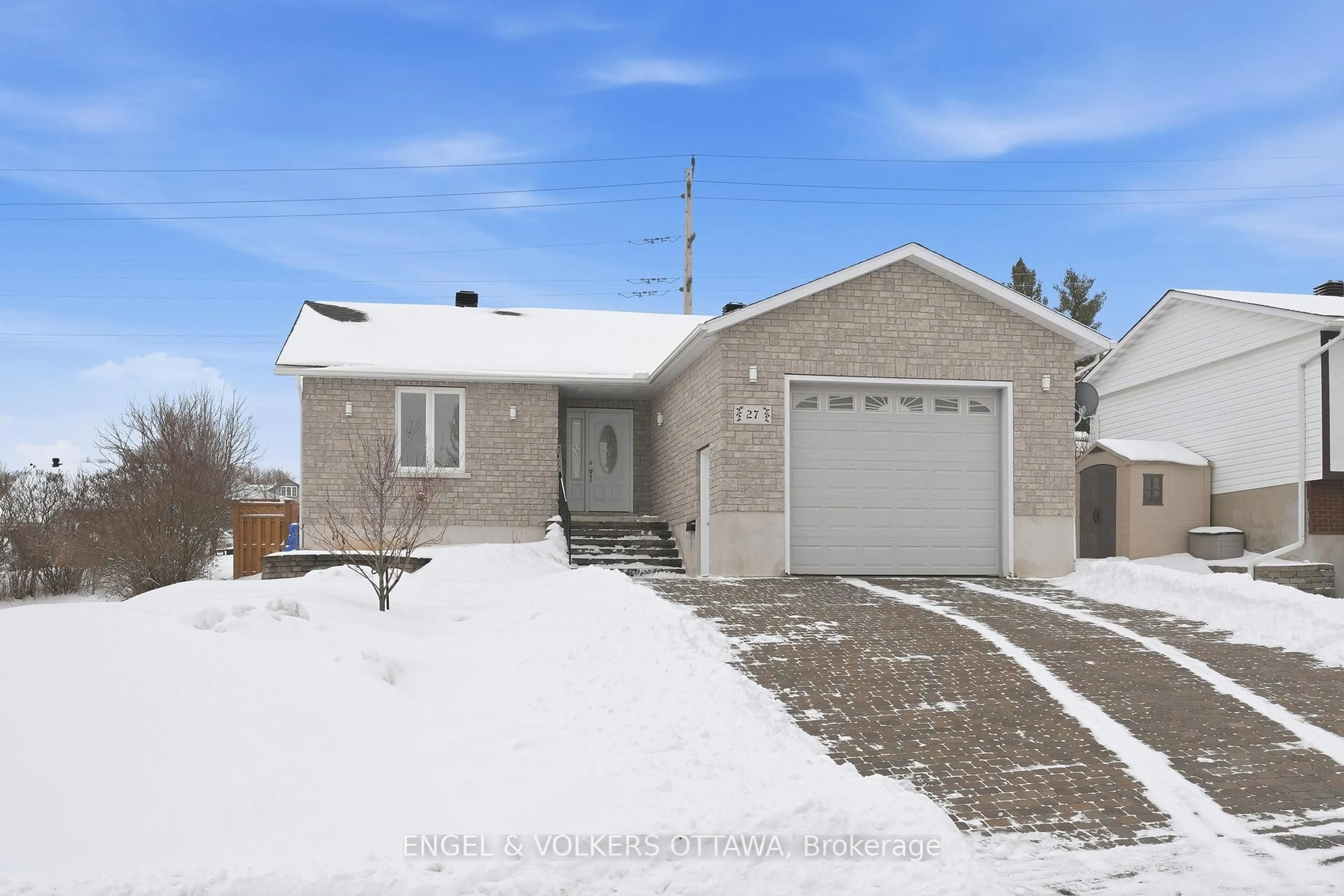 Home with vinyl exterior material, street for 27 Ivy Ave, Renfrew Ontario K7V 4C9