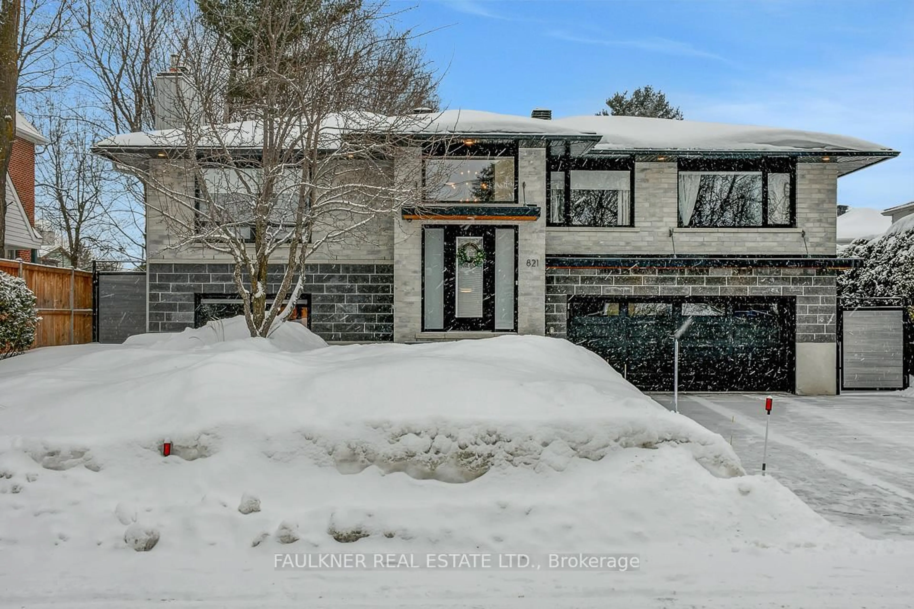 Home with brick exterior material, street for 821 Hare Ave, Ottawa Ontario K2A 3X1