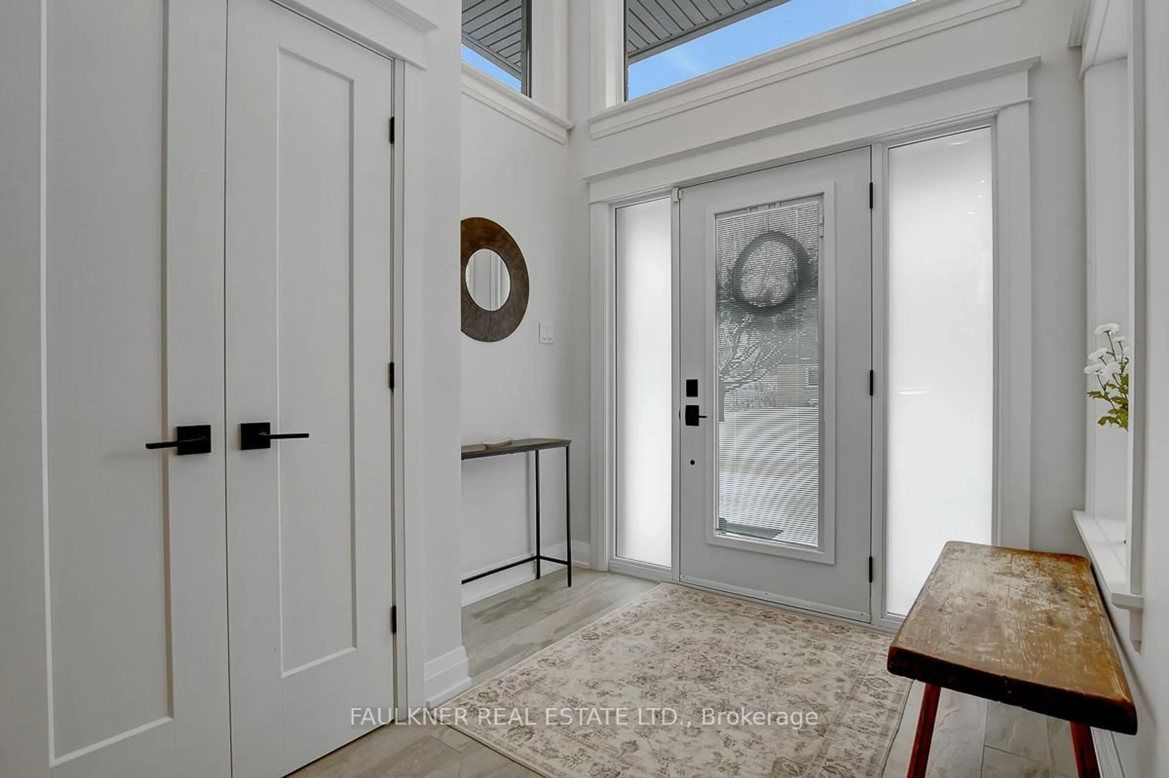 Indoor entryway for 821 Hare Ave, Ottawa Ontario K2A 3X1