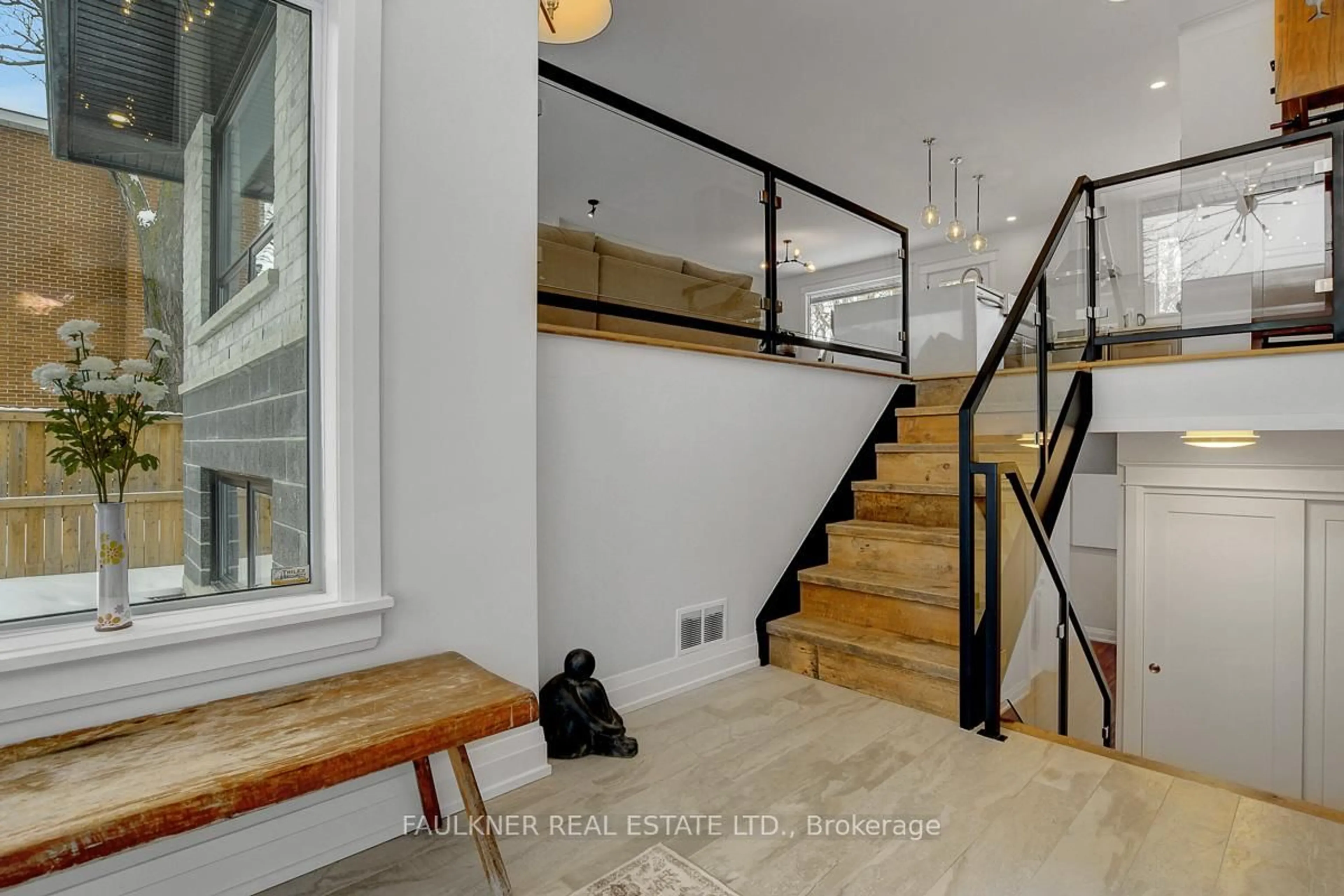 Stairs for 821 Hare Ave, Ottawa Ontario K2A 3X1