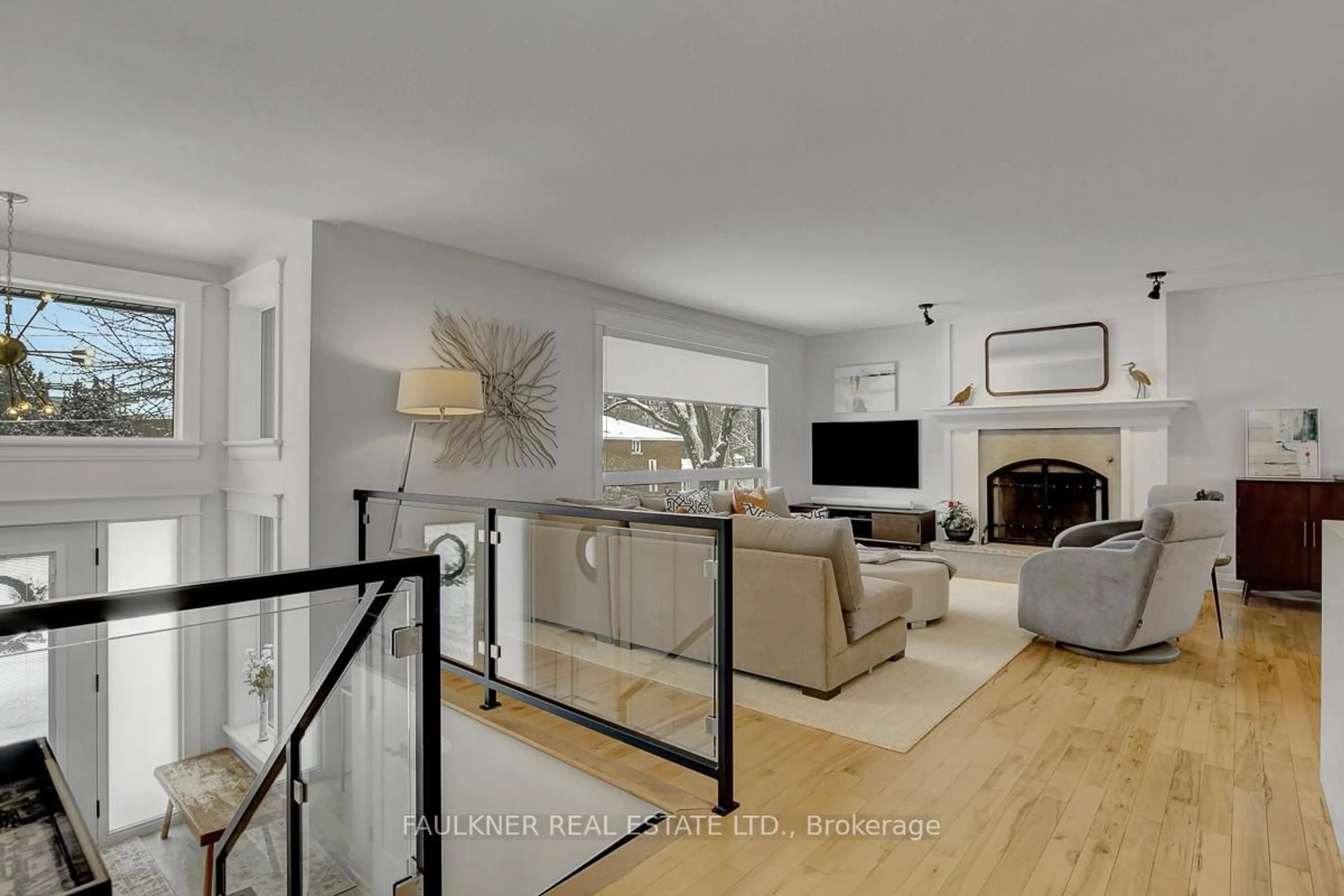 Living room with furniture, unknown for 821 Hare Ave, Ottawa Ontario K2A 3X1