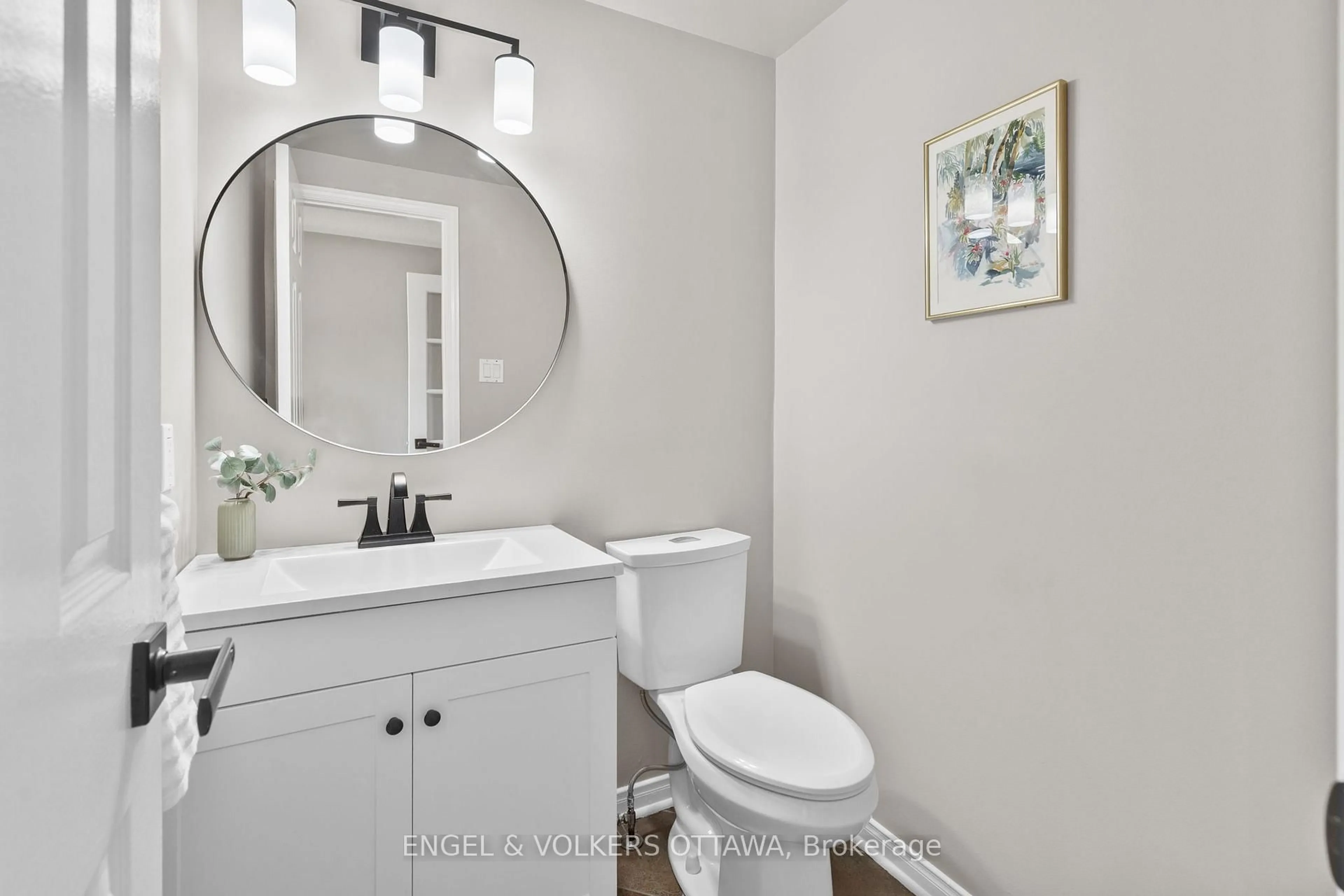 Standard bathroom, ceramic/tile floor for 45 Townsend Dr, Ottawa Ontario K2J 2T8