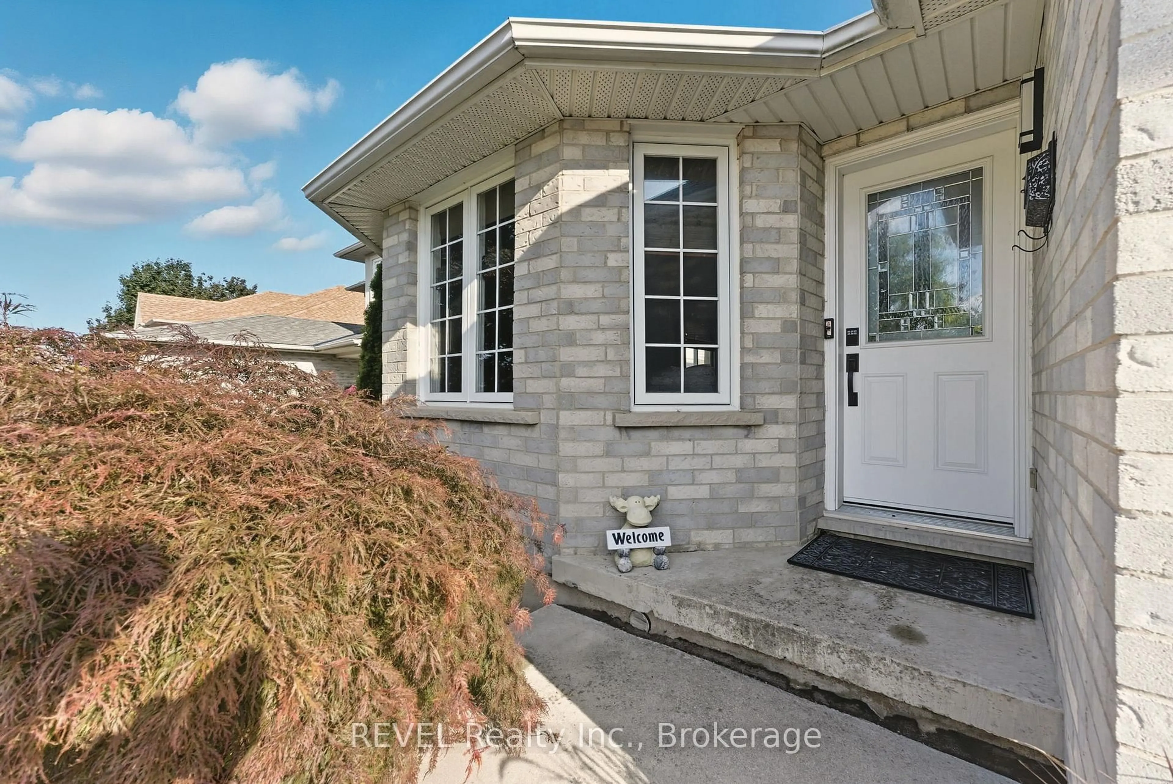 Unknown for 11 Supreme Dr, Hamilton Ontario L8W 3V1