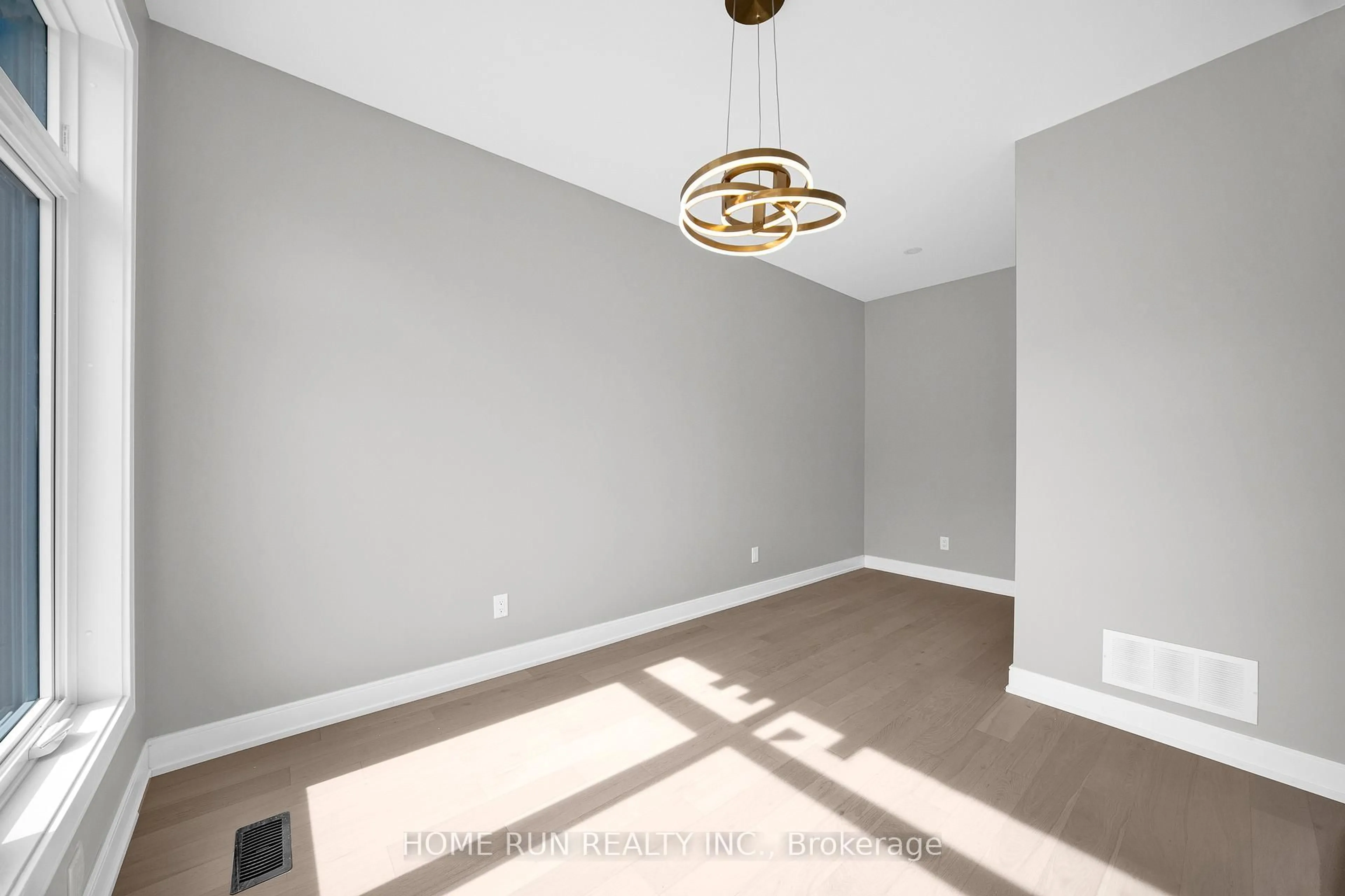 A pic of a room for 295 Dovercourt Ave, Ottawa Ontario K1Z 7H4