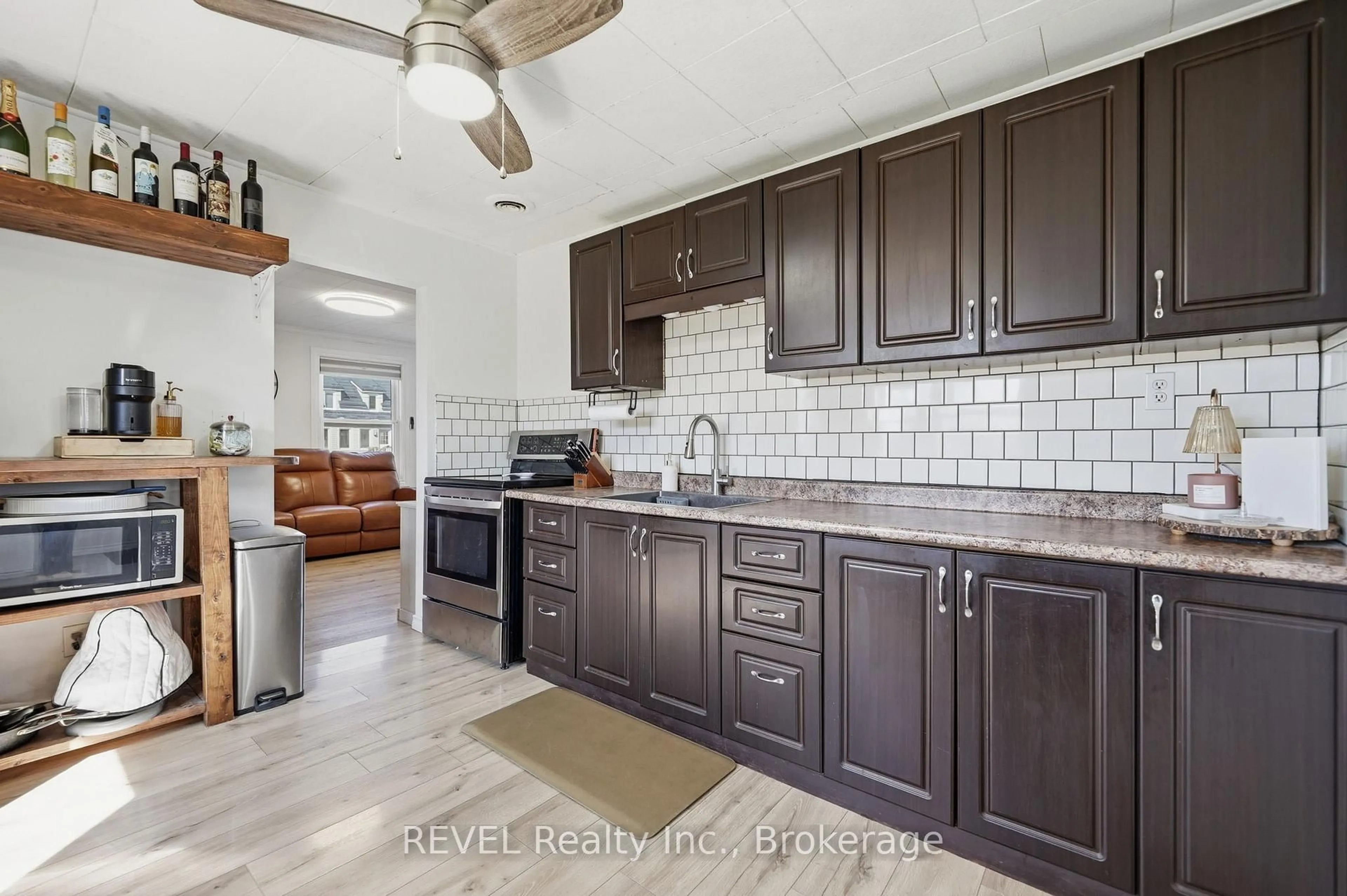 Open concept kitchen, ceramic/tile floor for 77 Ellen St, Fort Erie Ontario L2A 4C9