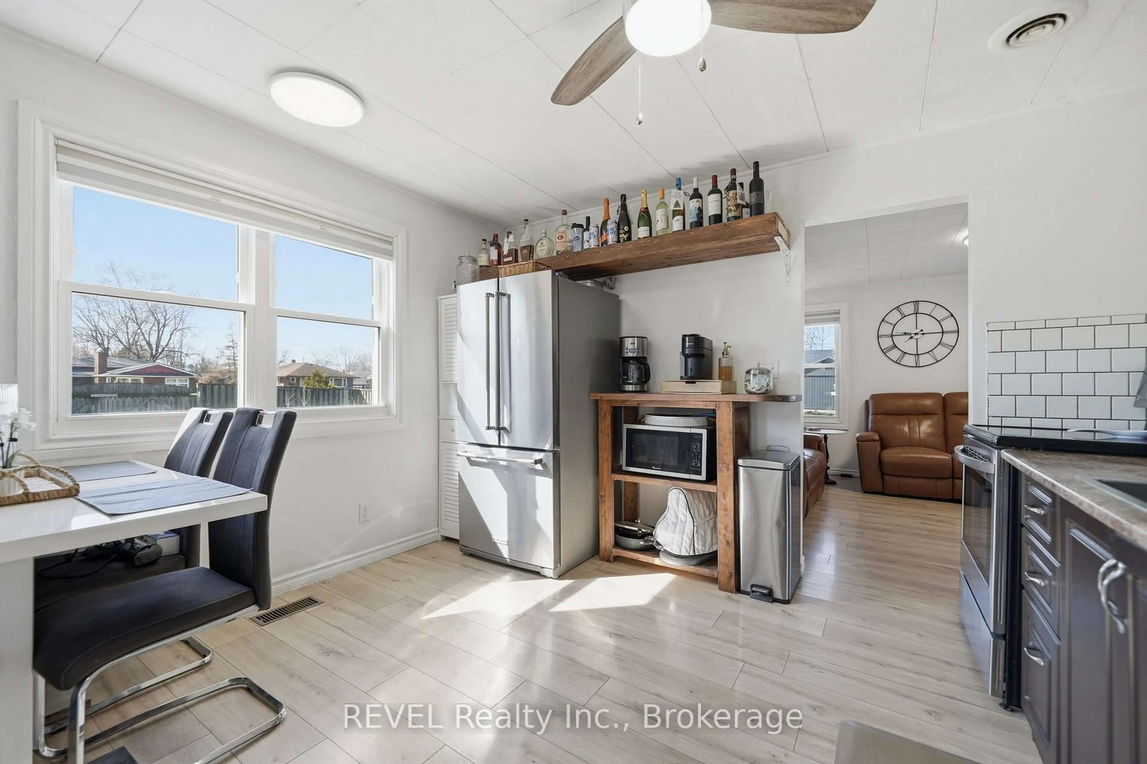 Open concept kitchen, unknown for 77 Ellen St, Fort Erie Ontario L2A 4C9