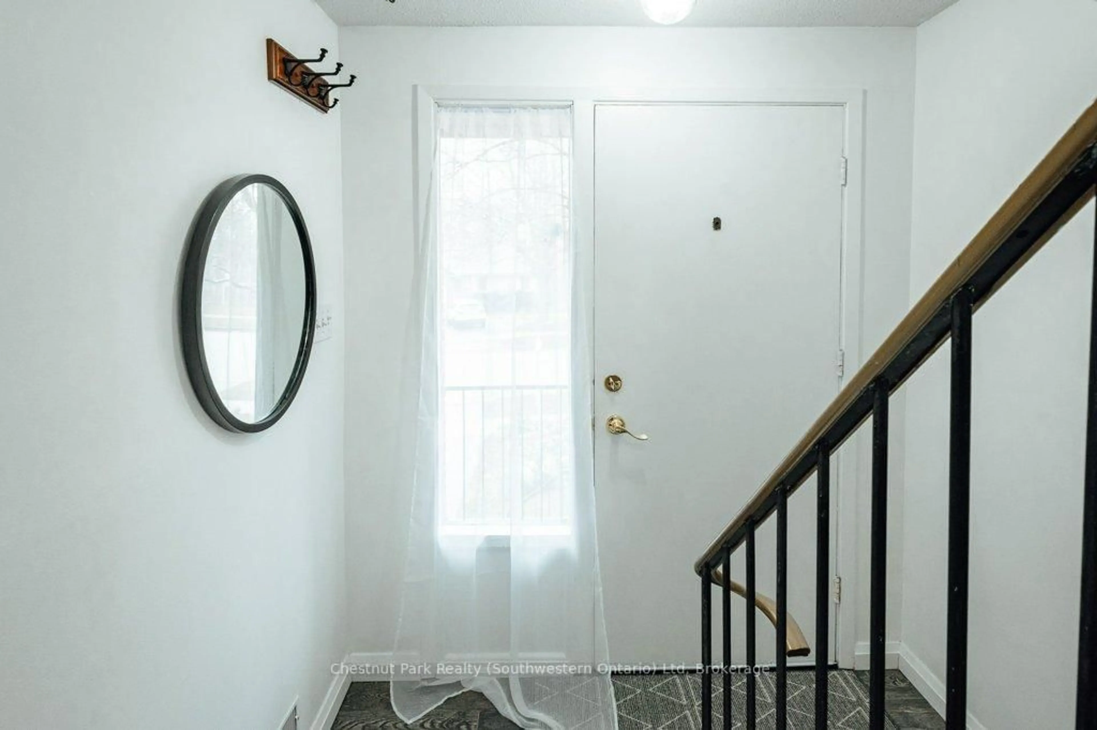 Indoor entryway for 153 Dovercliffe Rd, Guelph Ontario N1G 3A5