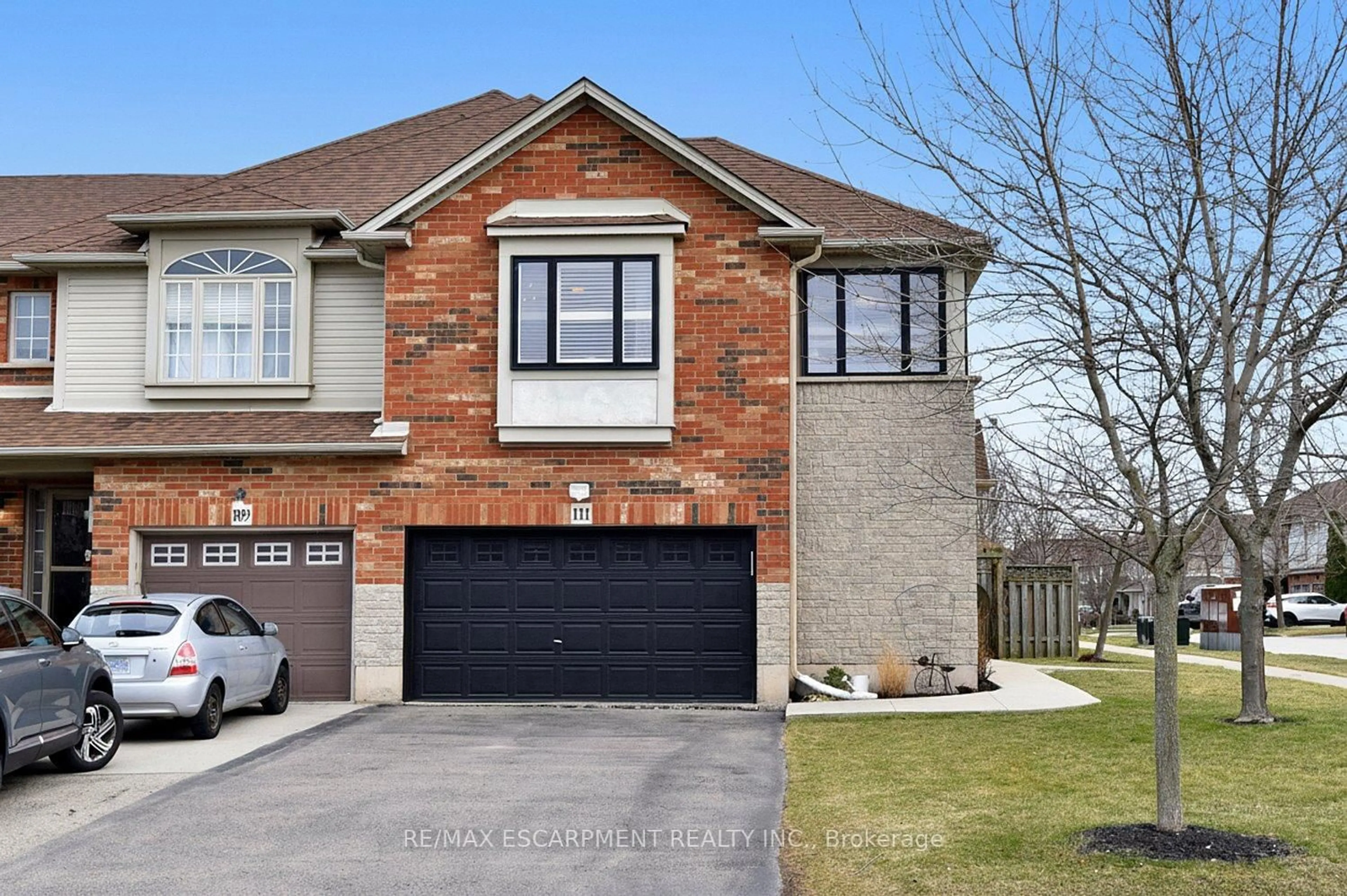 Home with brick exterior material, street for 111 Magnolia Cres, Grimsby Ontario L3M 5R5