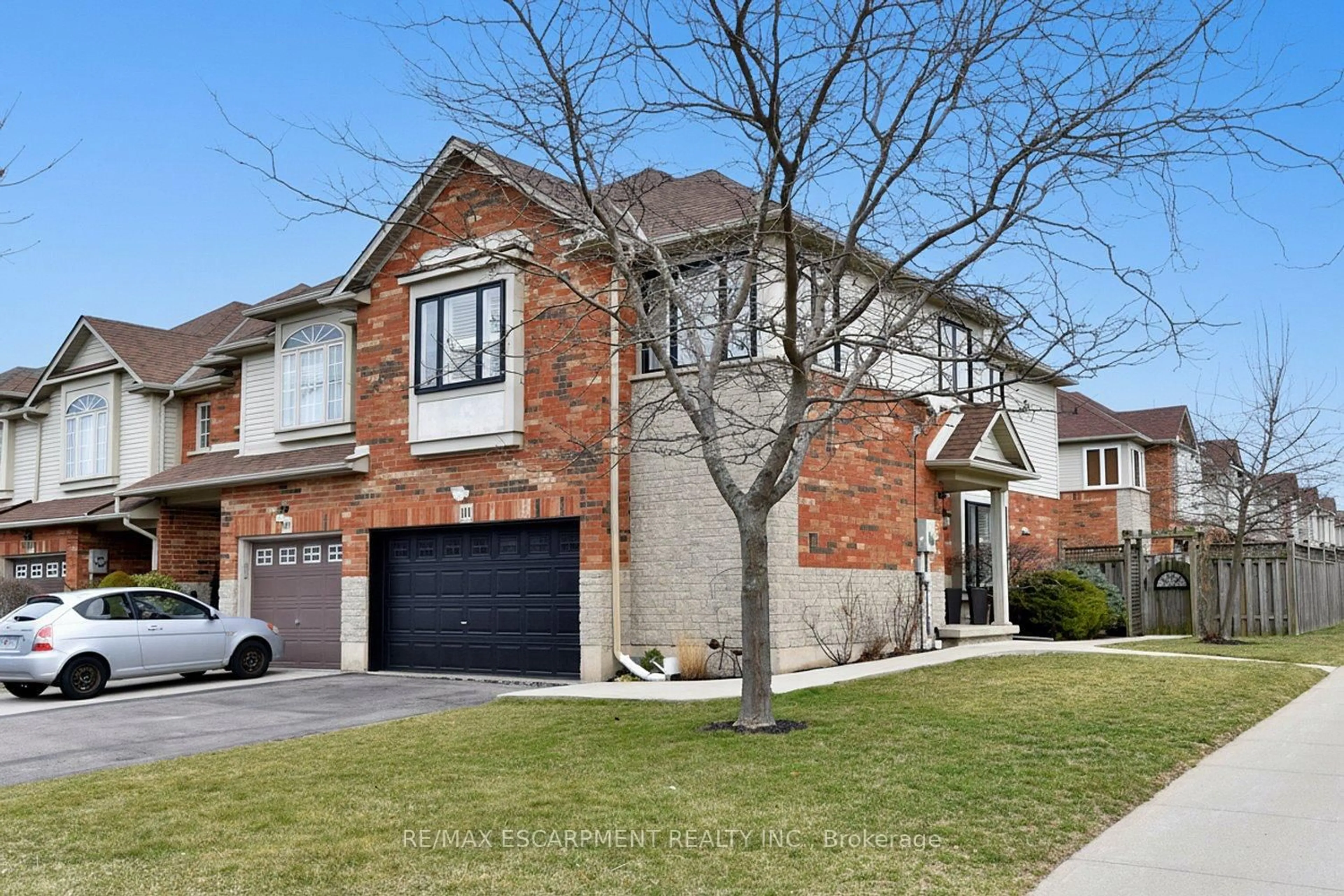 Home with brick exterior material, street for 111 Magnolia Cres, Grimsby Ontario L3M 5R5