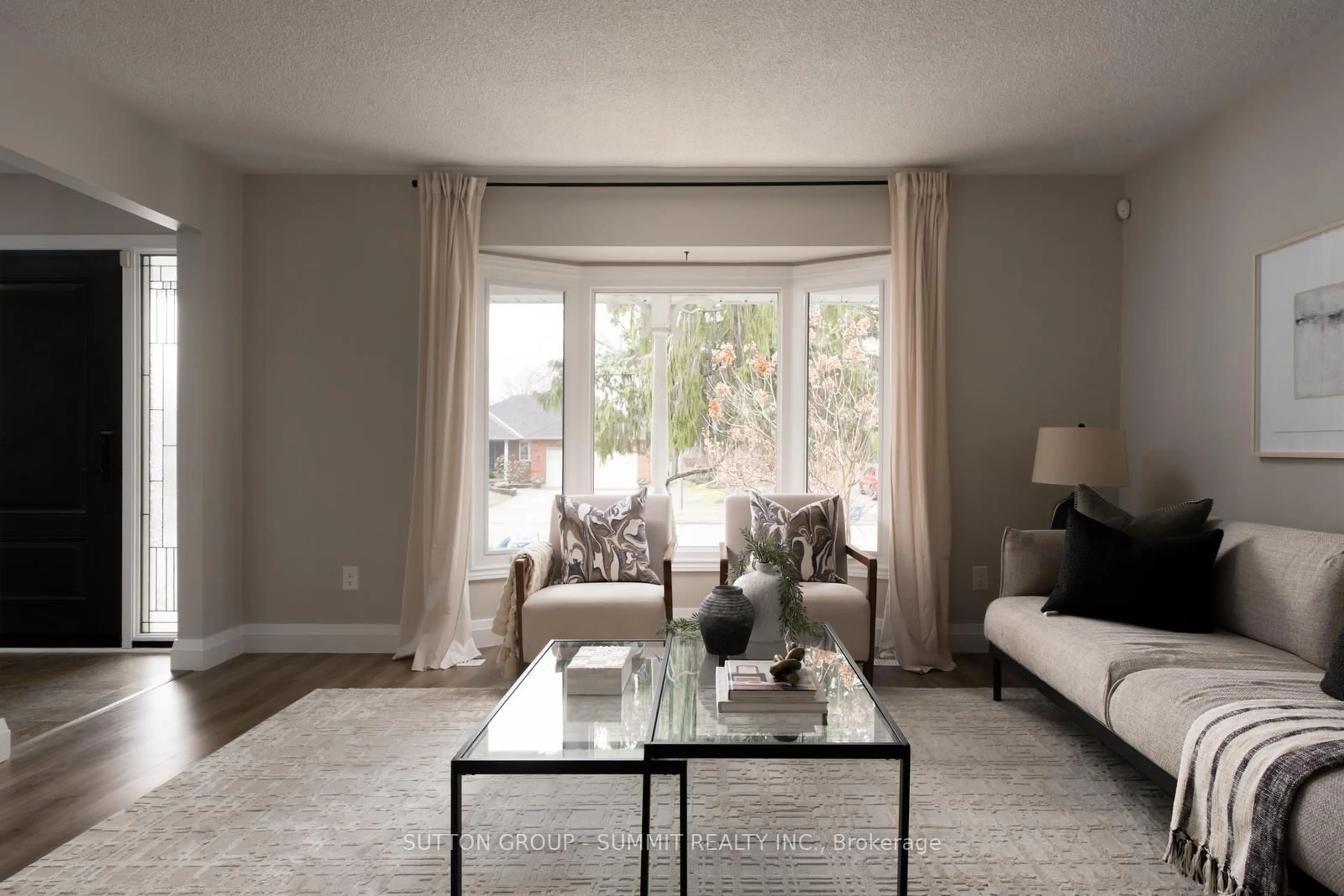 Living room with furniture, unknown for 27 MILLBRIDGE Cres, Pelham Ontario L0S 1E1