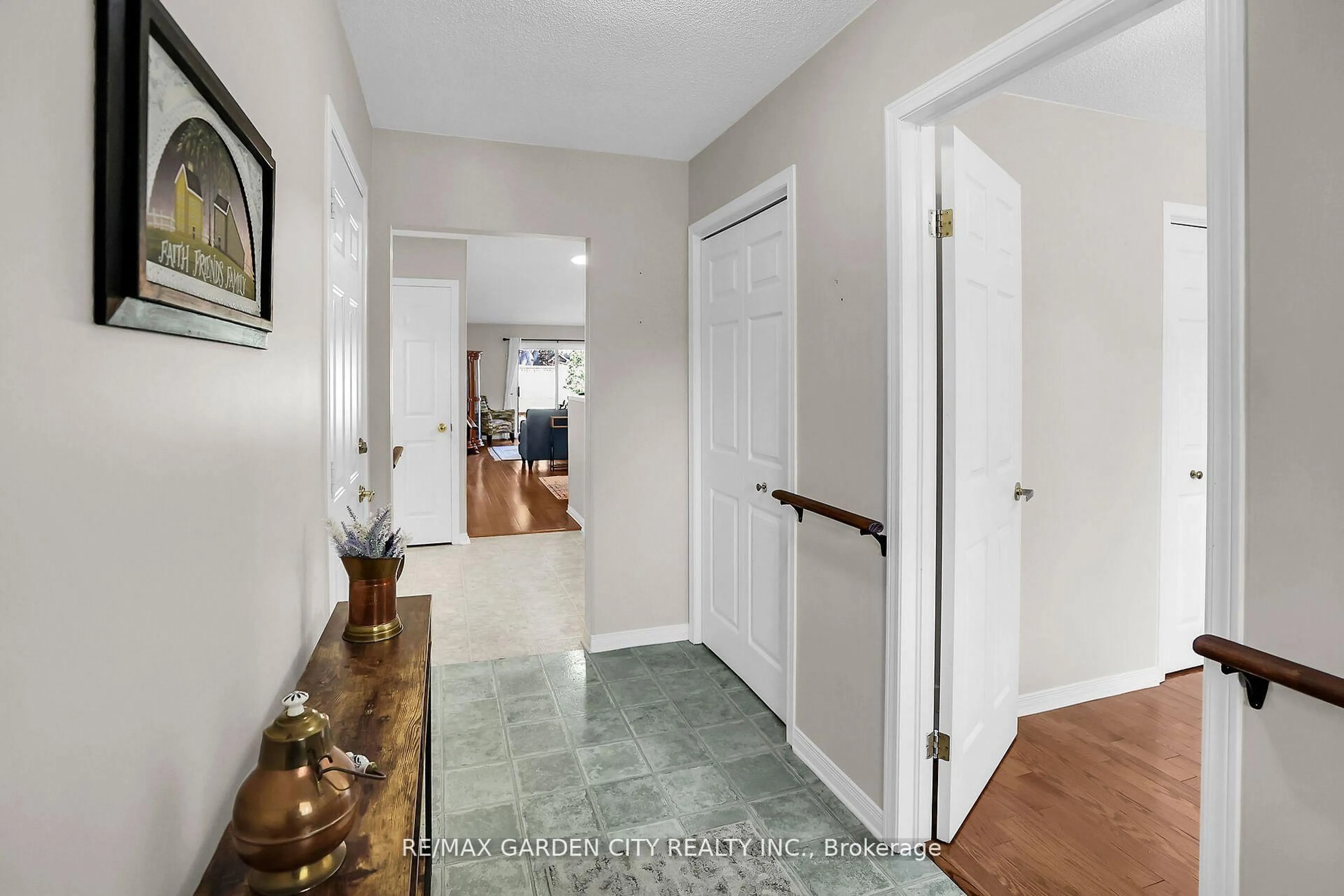 Indoor entryway for 303 Central Ave #27, Grimsby Ontario L3M 5L7