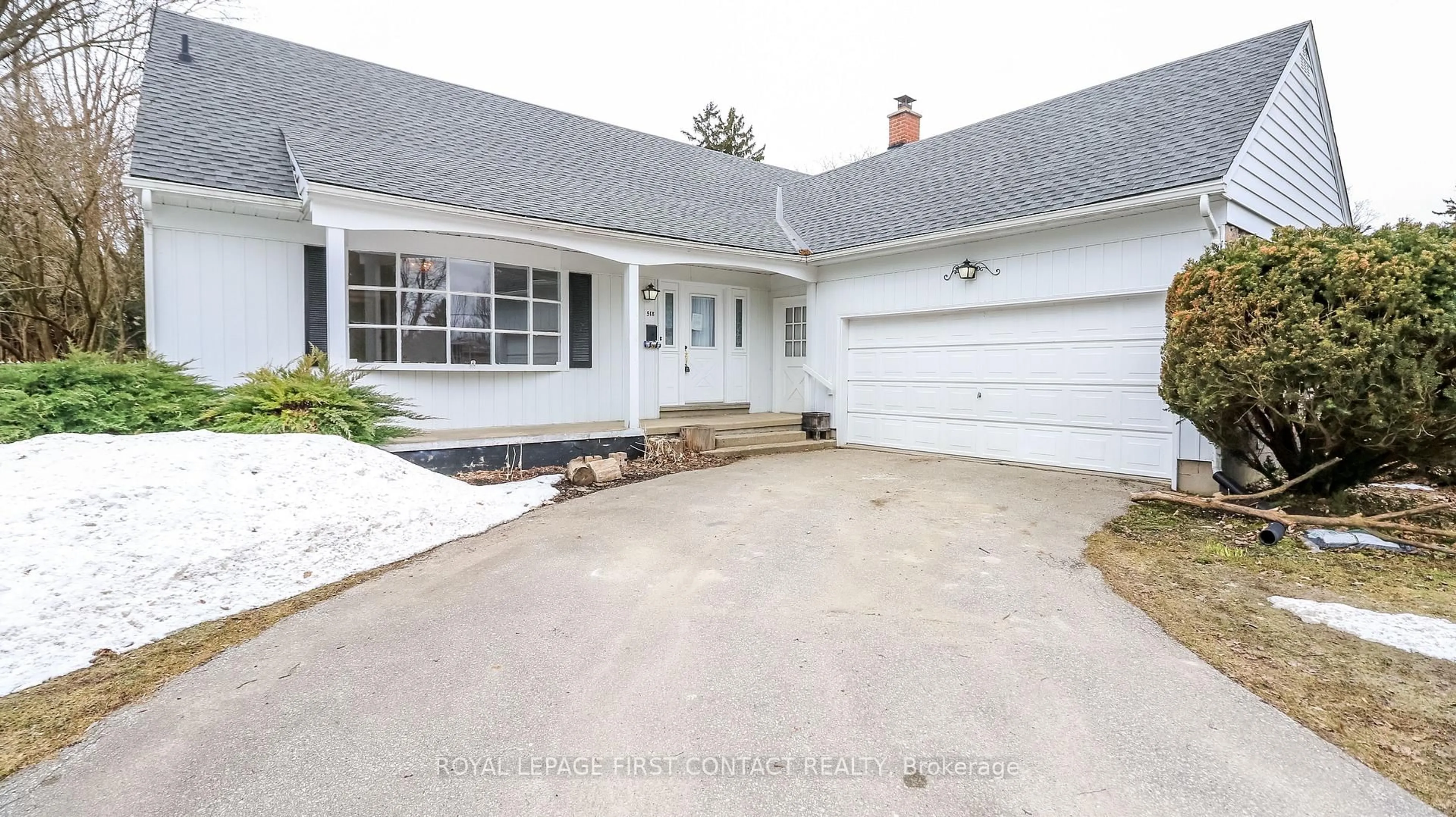 Home with vinyl exterior material, street for 518 4th Ave, Owen Sound Ontario N4K 4V4