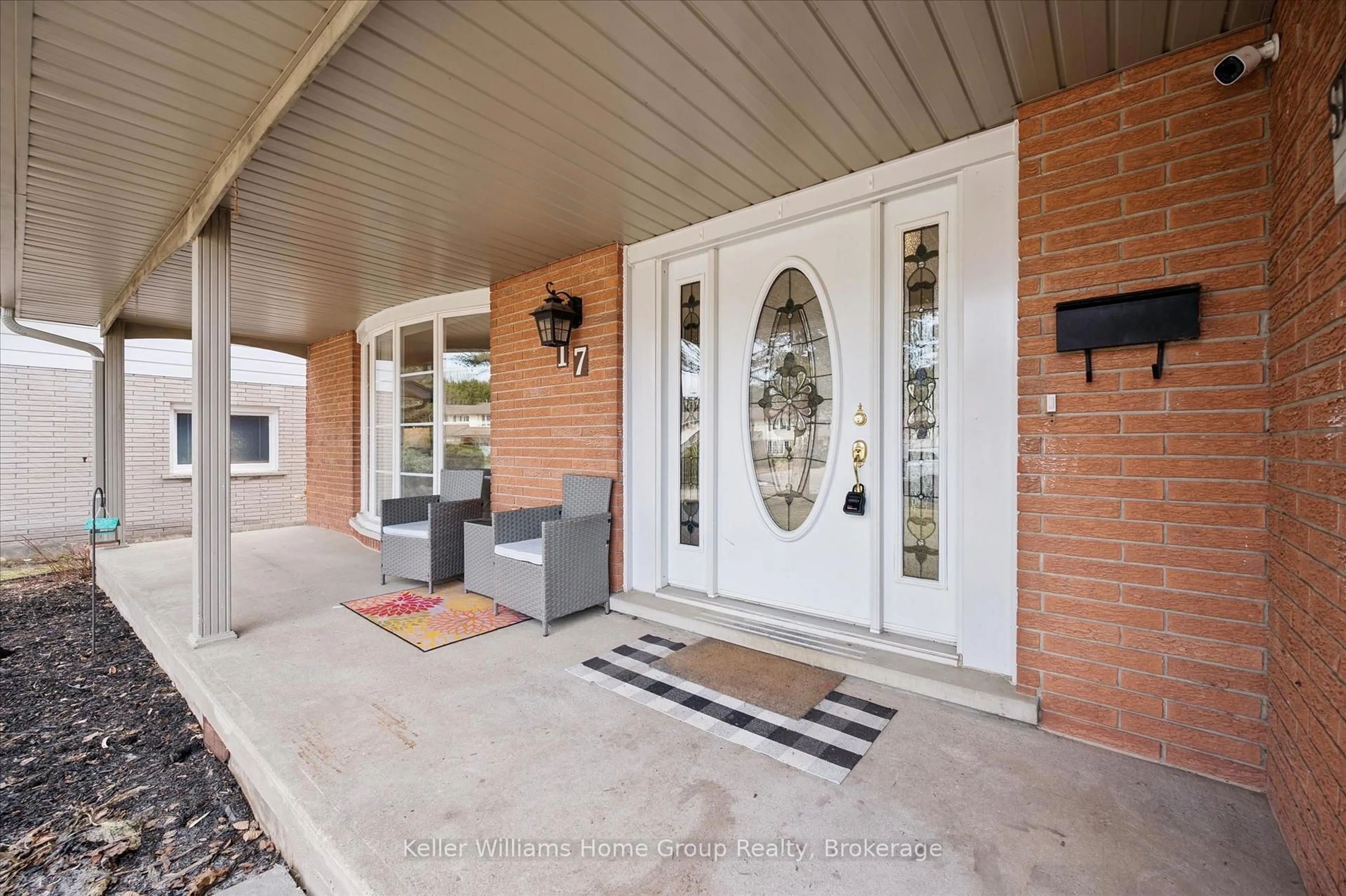 Indoor entryway for 17 Carmine Pl, Guelph Ontario N1E 3V2