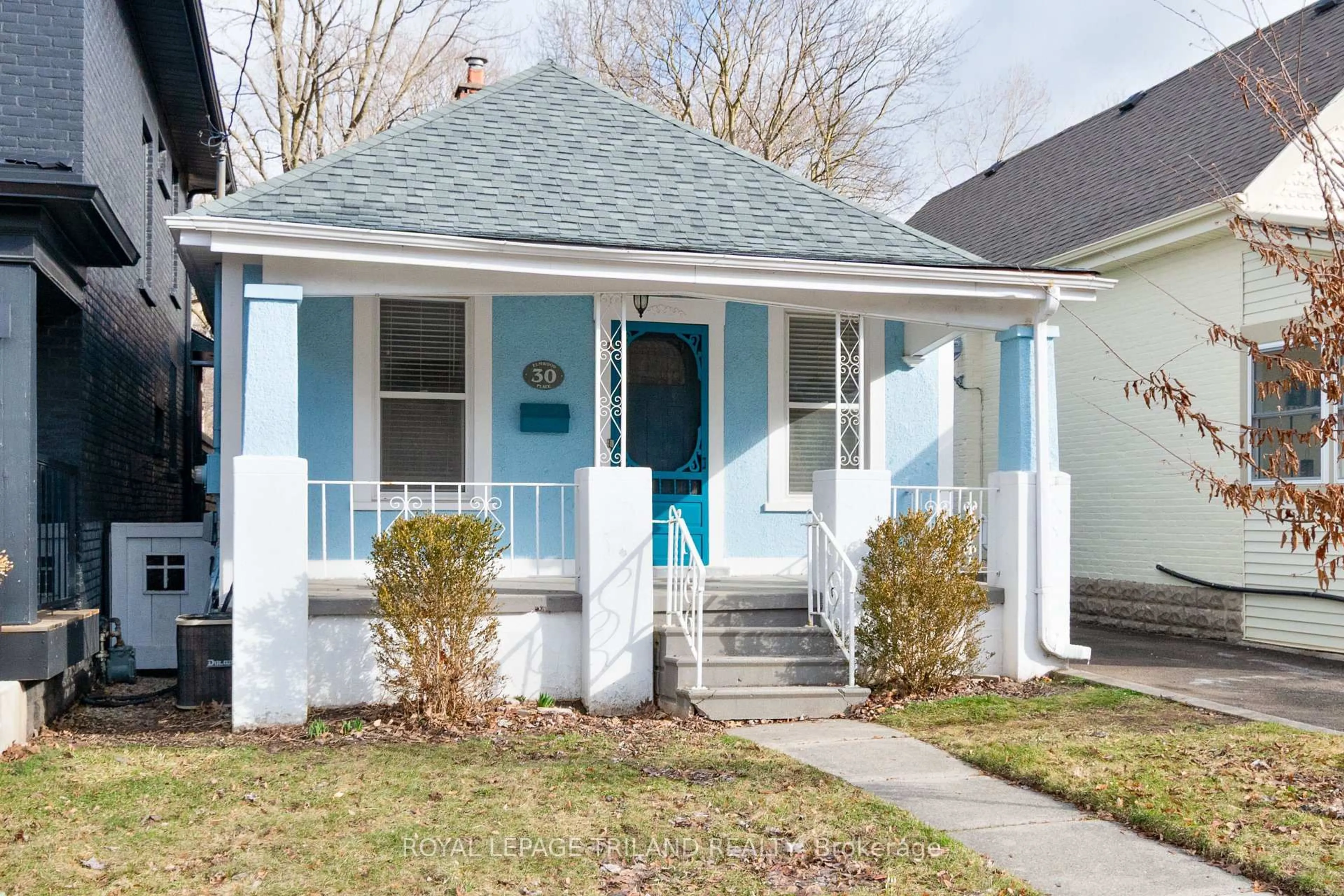 Home with vinyl exterior material, street for 30 Elmwood Pl, London South Ontario N6J 1J2