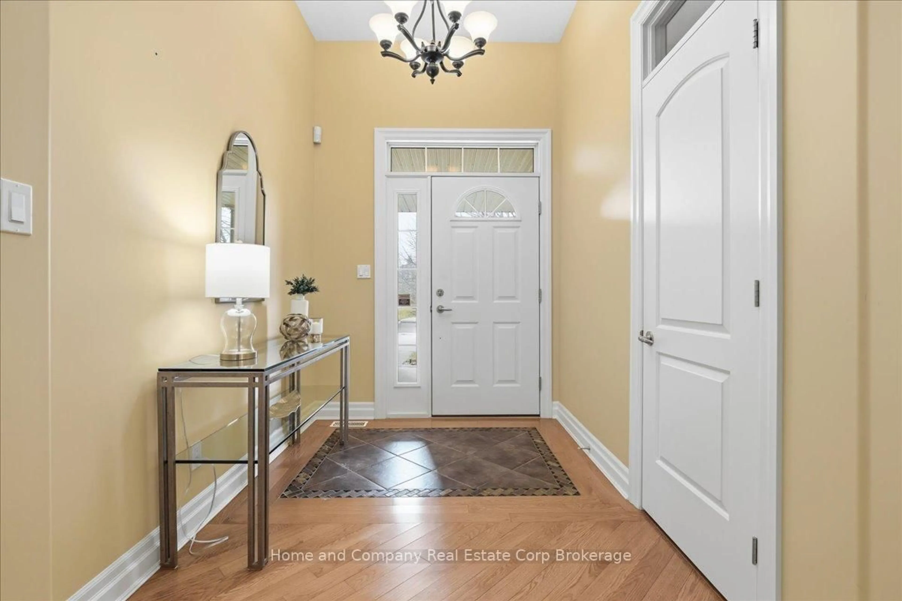 Indoor entryway for 28 North Pointe Dr, Stratford Ontario N5A 8C3