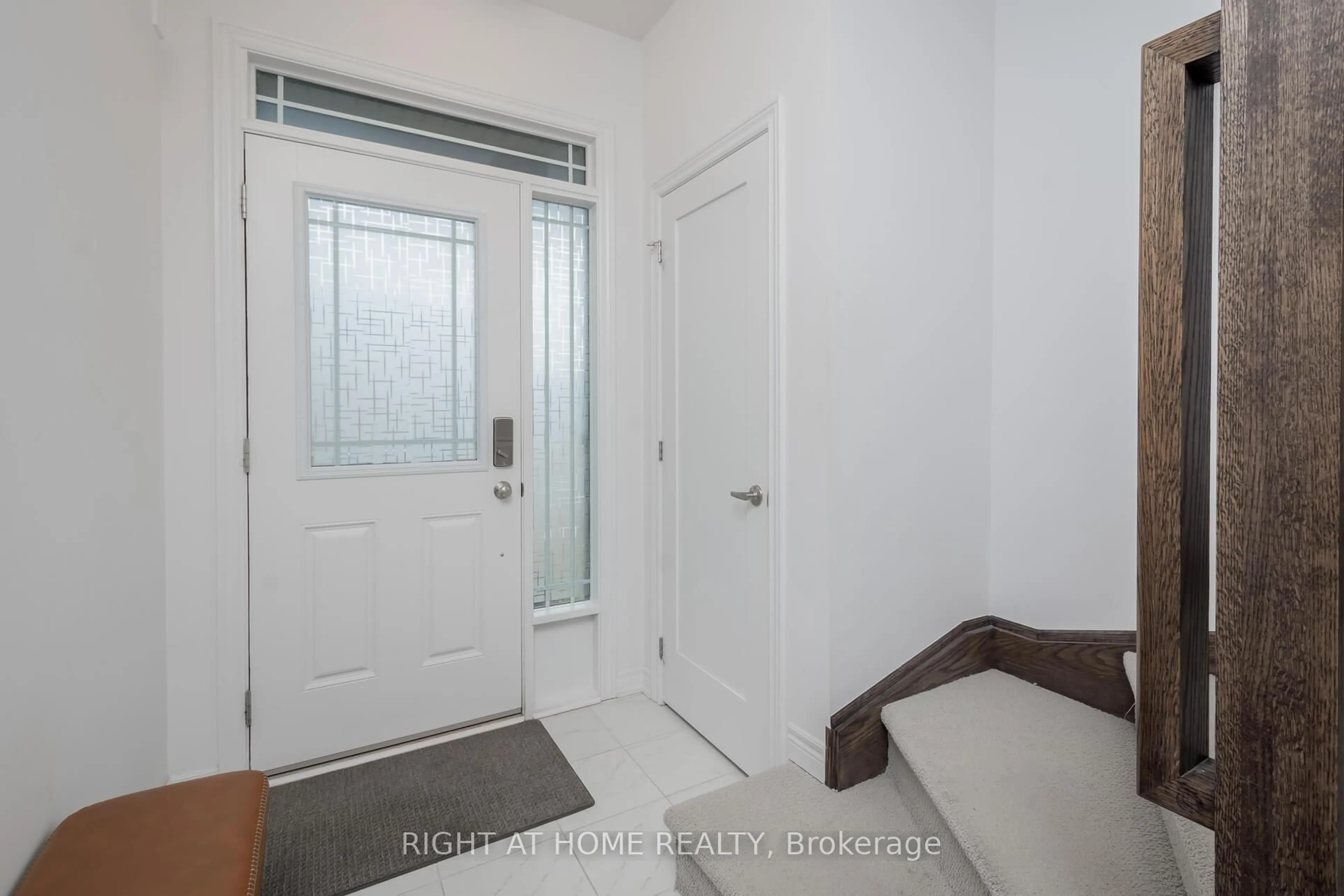 Indoor entryway for 6 Broddy Ave, Brantford Ontario N3T 0V2