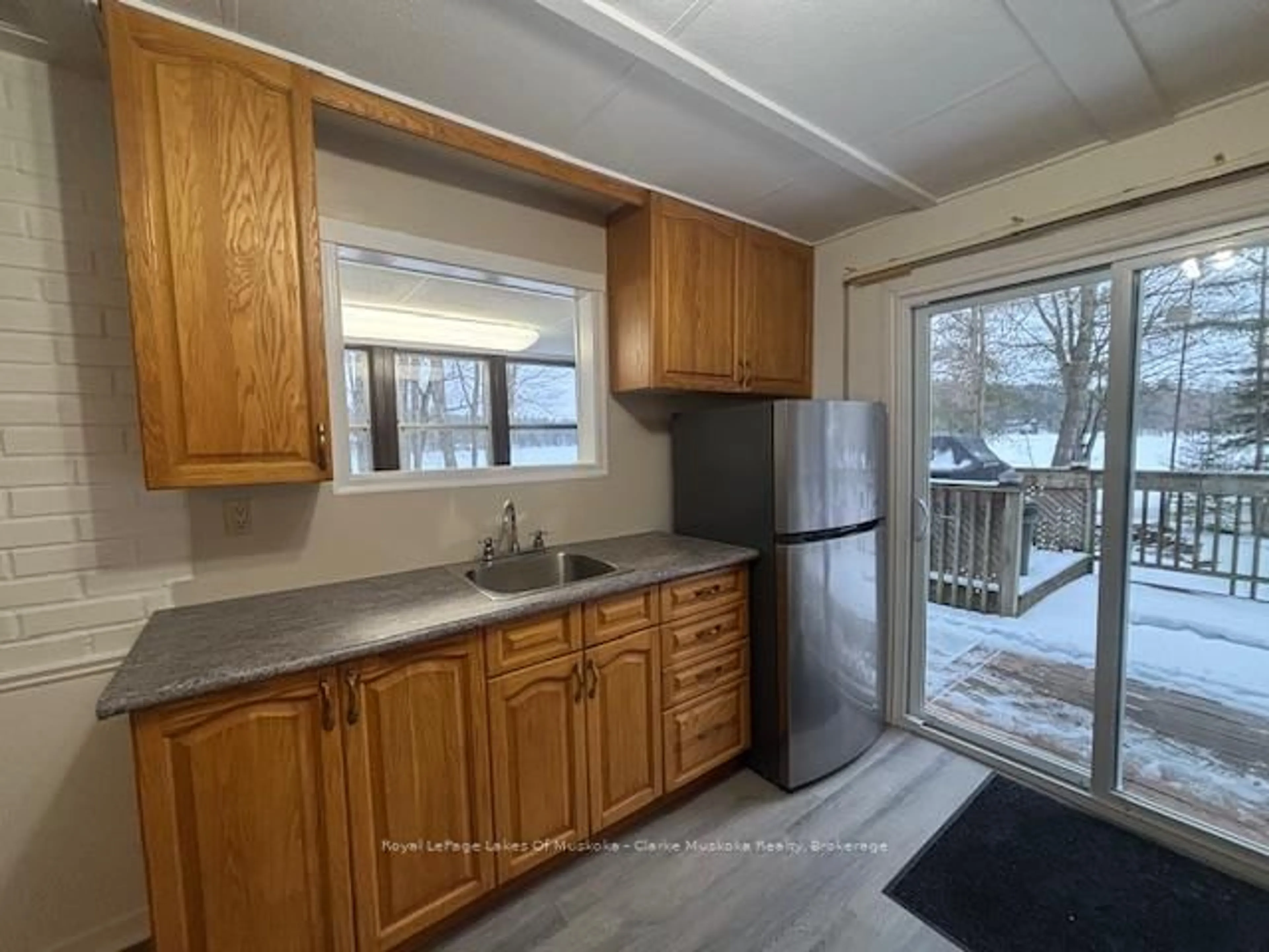 Standard kitchen, unknown for 525 HIAWATHA Rd, Georgian Bay Ontario L0K 1S0