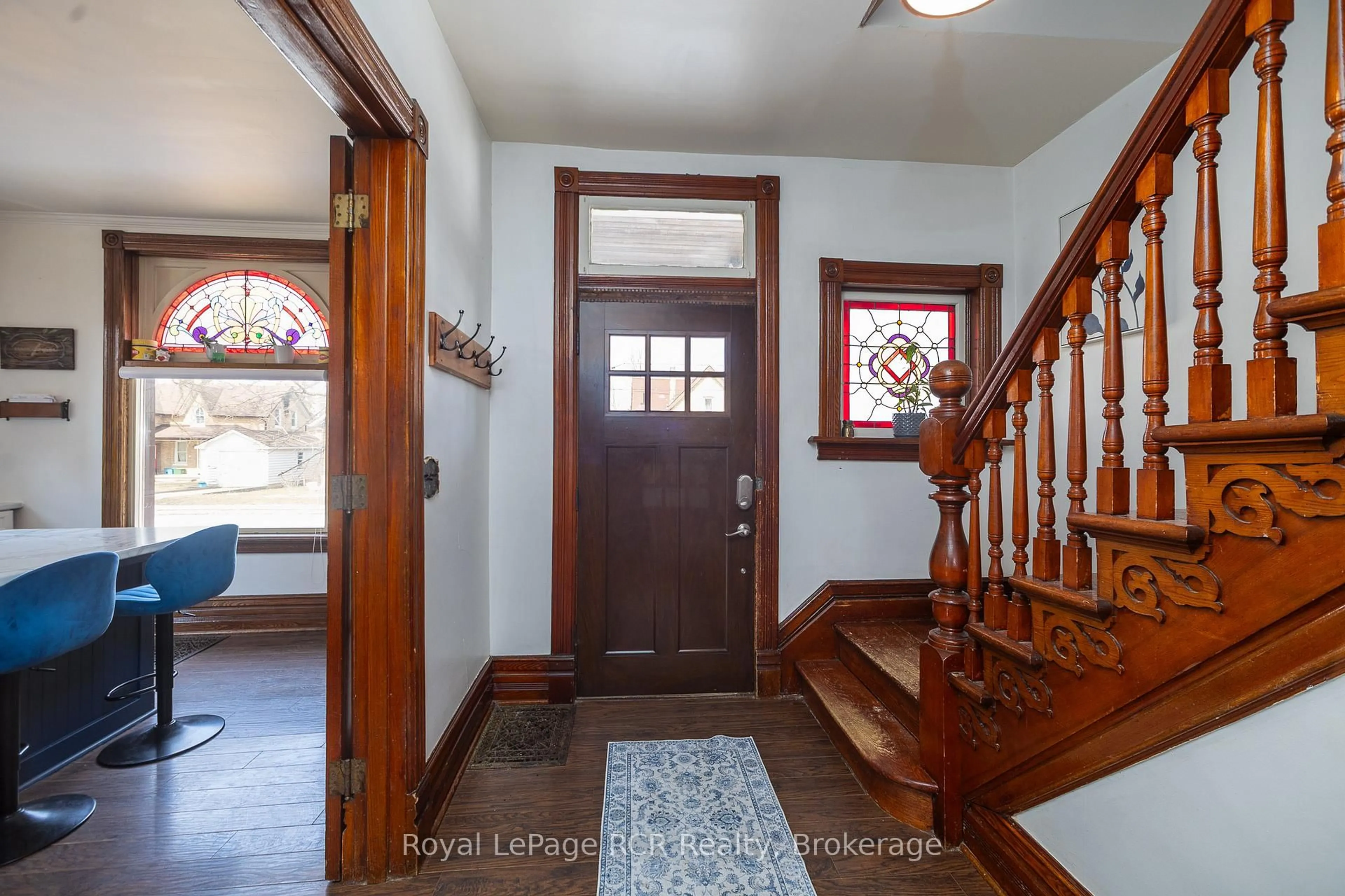 Indoor entryway for 271 8th St, Hanover Ontario N4N 1J6