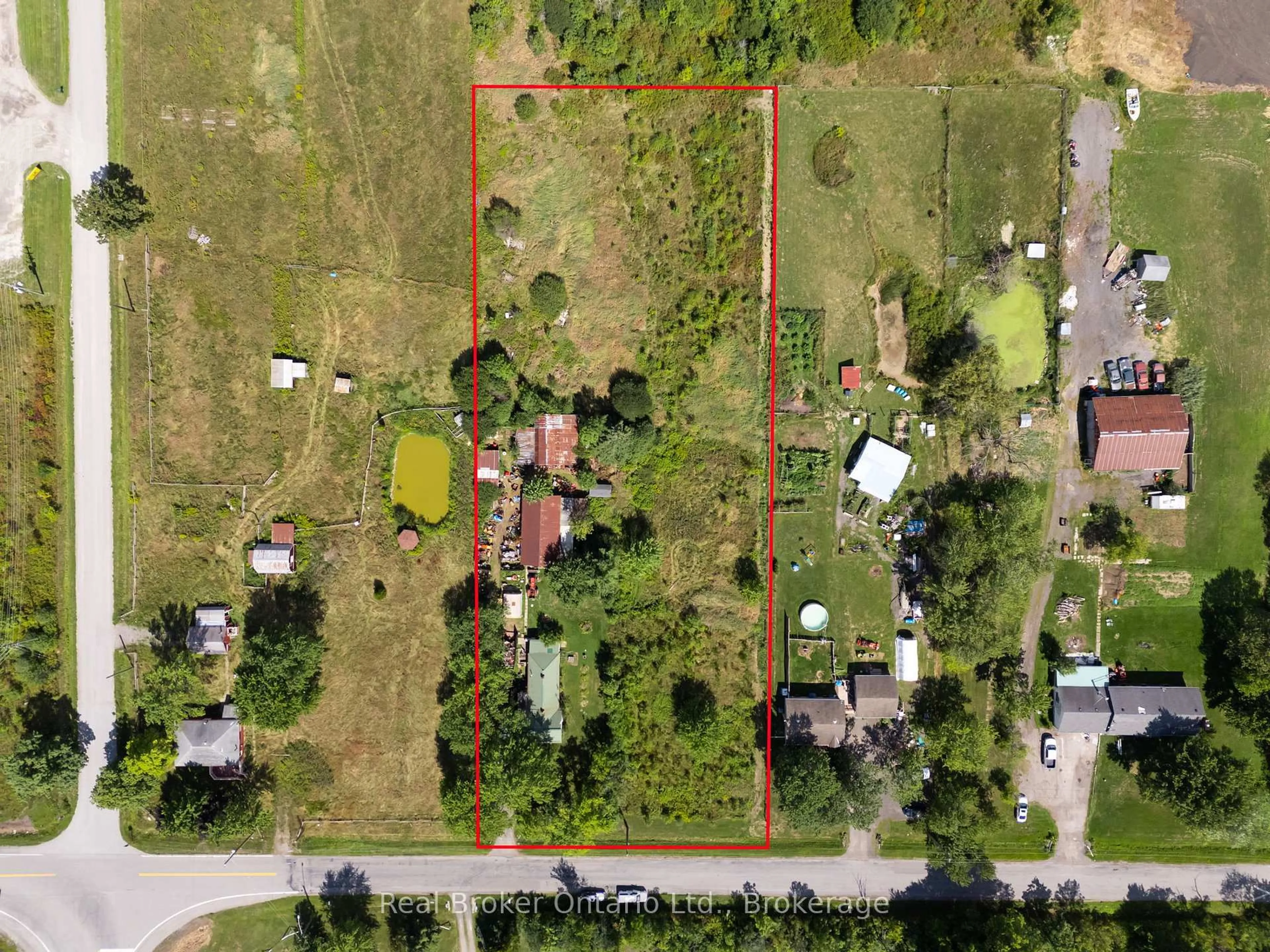 A pic from outside/outdoor area/front of a property/back of a property/a pic from drone, street for 320 Netherby Rd, Welland Ontario L3B 5N7