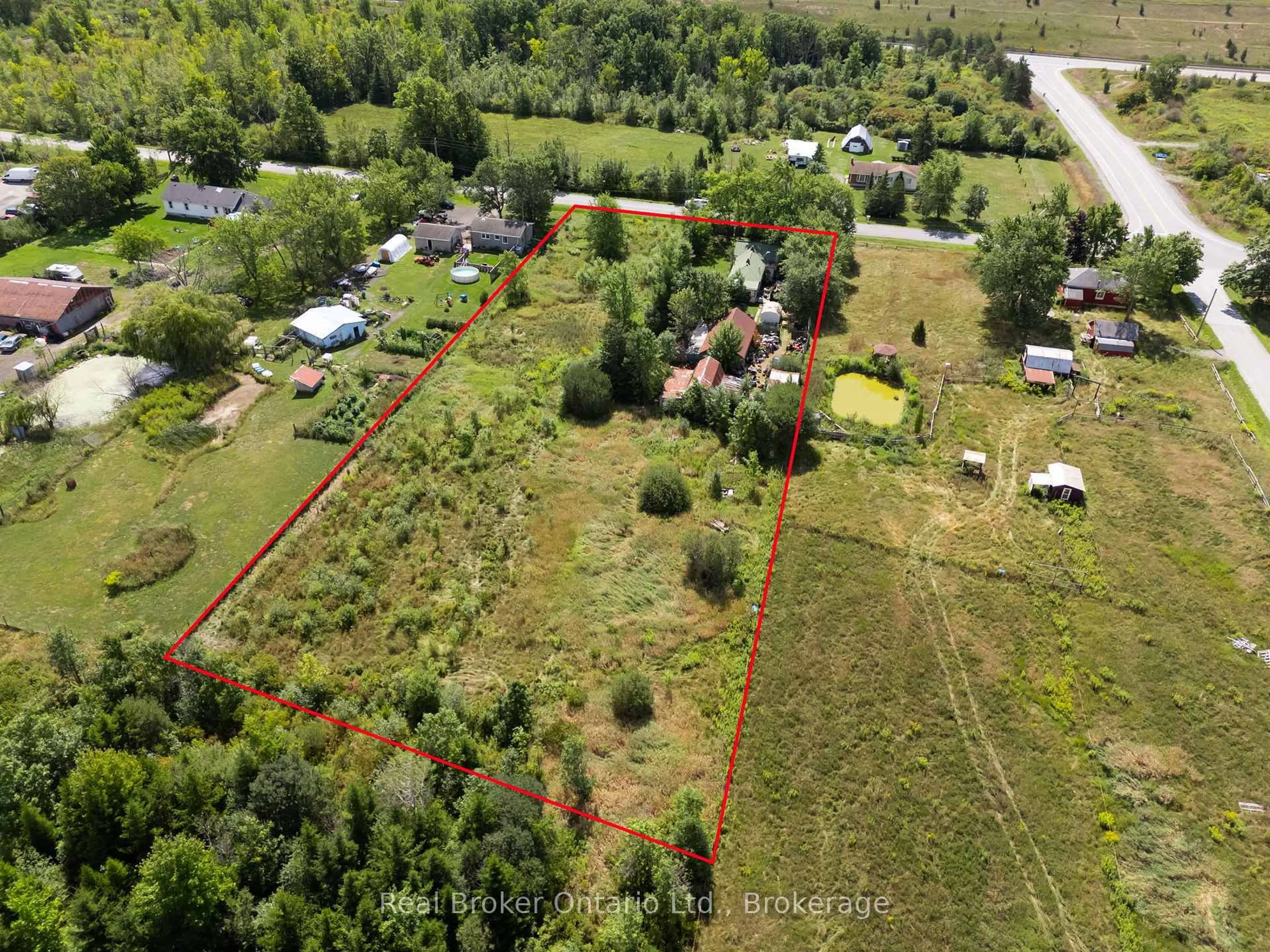 A pic from outside/outdoor area/front of a property/back of a property/a pic from drone, forest/trees view for 320 Netherby Rd, Welland Ontario L3B 5N7