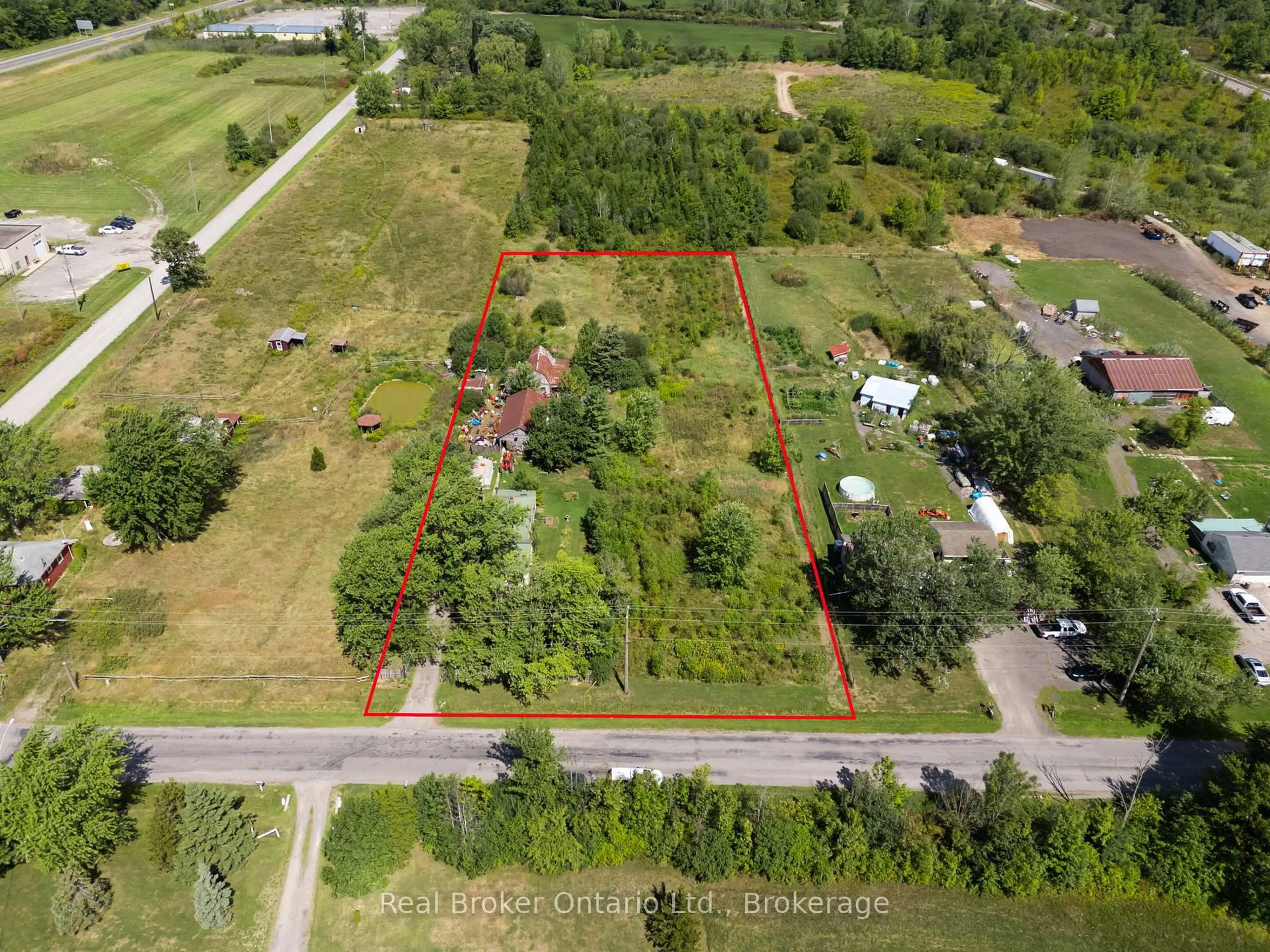 A pic from outside/outdoor area/front of a property/back of a property/a pic from drone, building for 320 Netherby Rd, Welland Ontario L3B 5N7