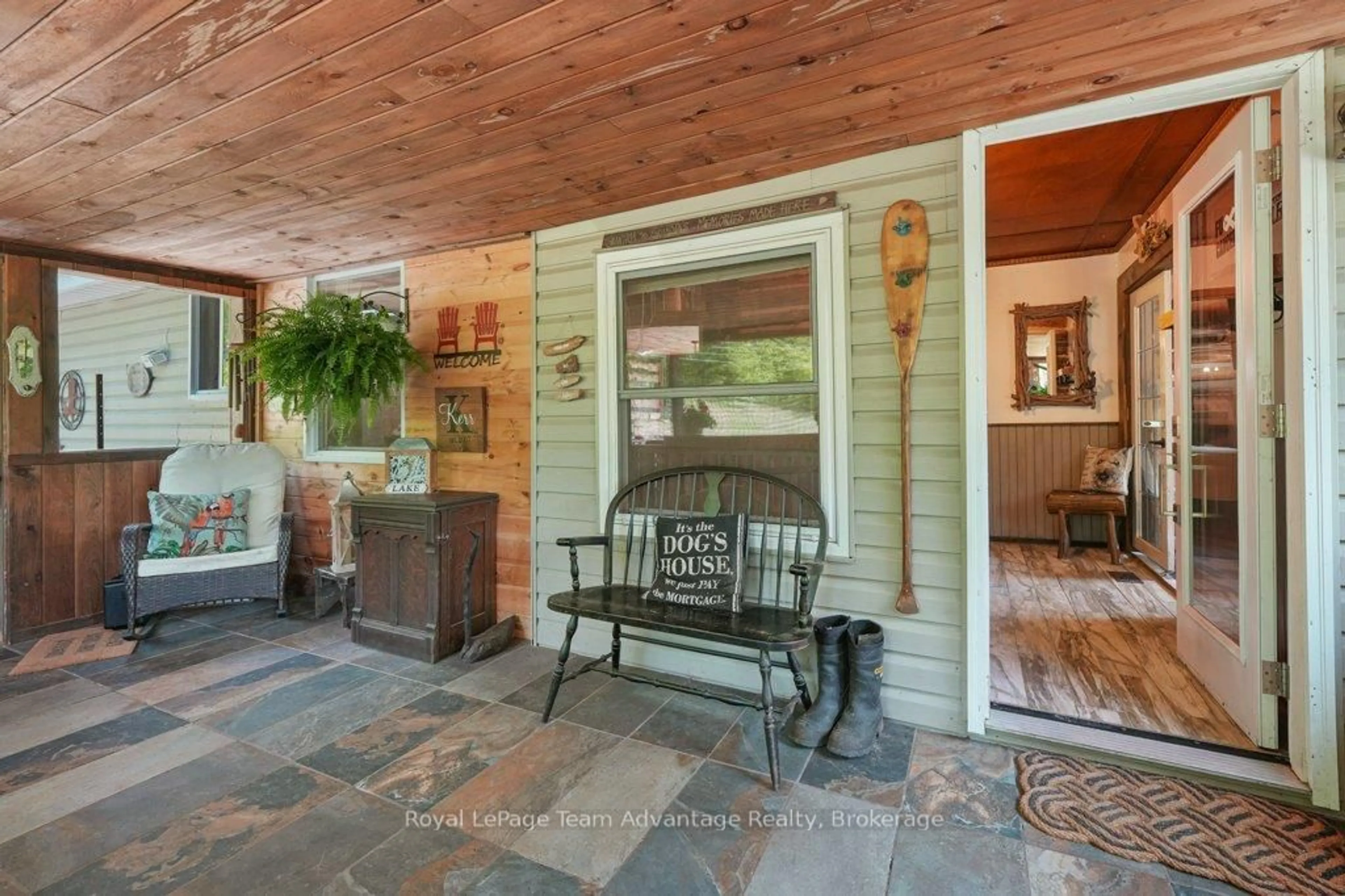 Indoor entryway for 19 Allan Cres, Seguin Ontario P2A 2W8