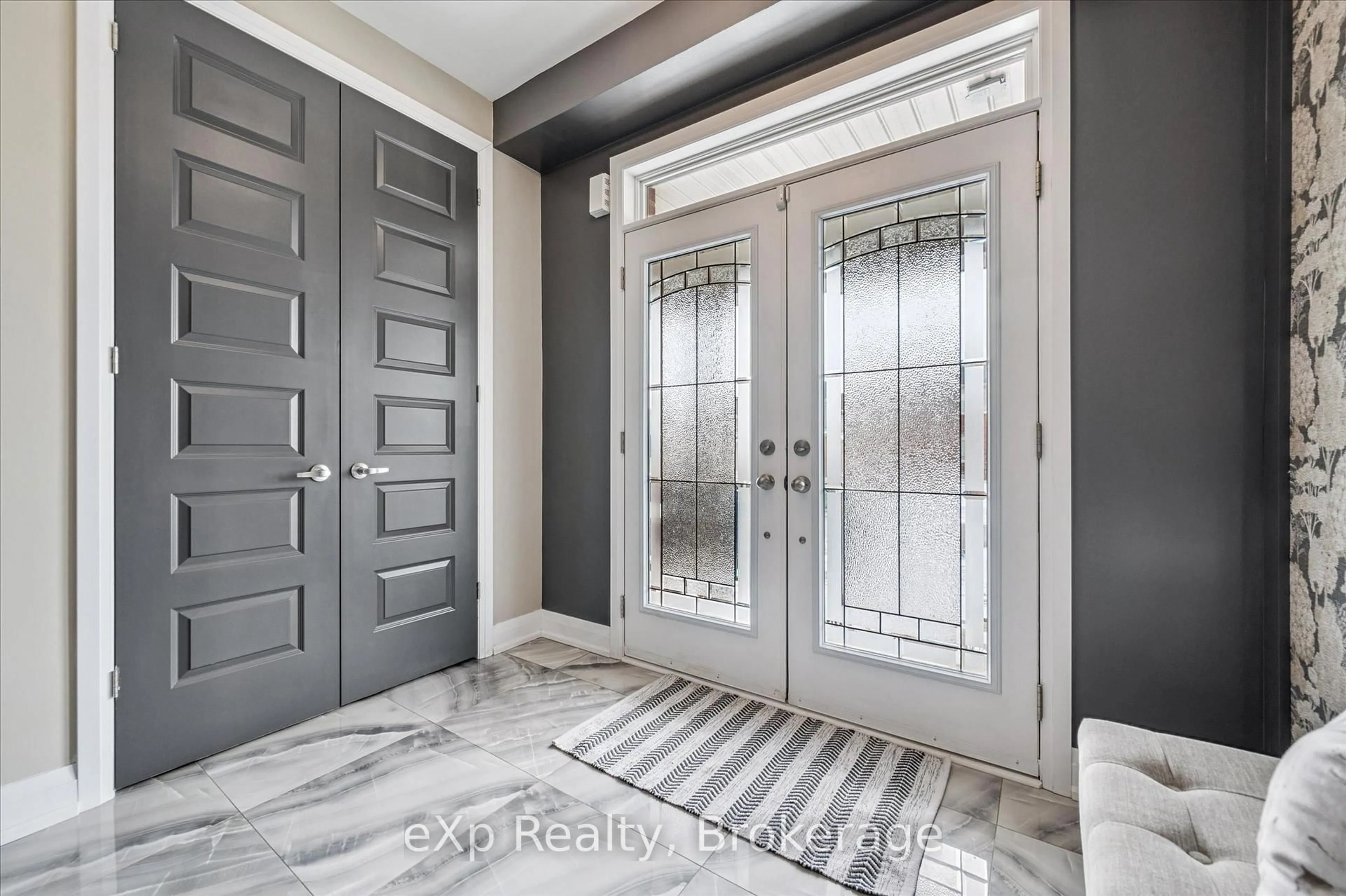 Indoor entryway for 121 McFarlane Cres, Centre Wellington Ontario N1M 0G3