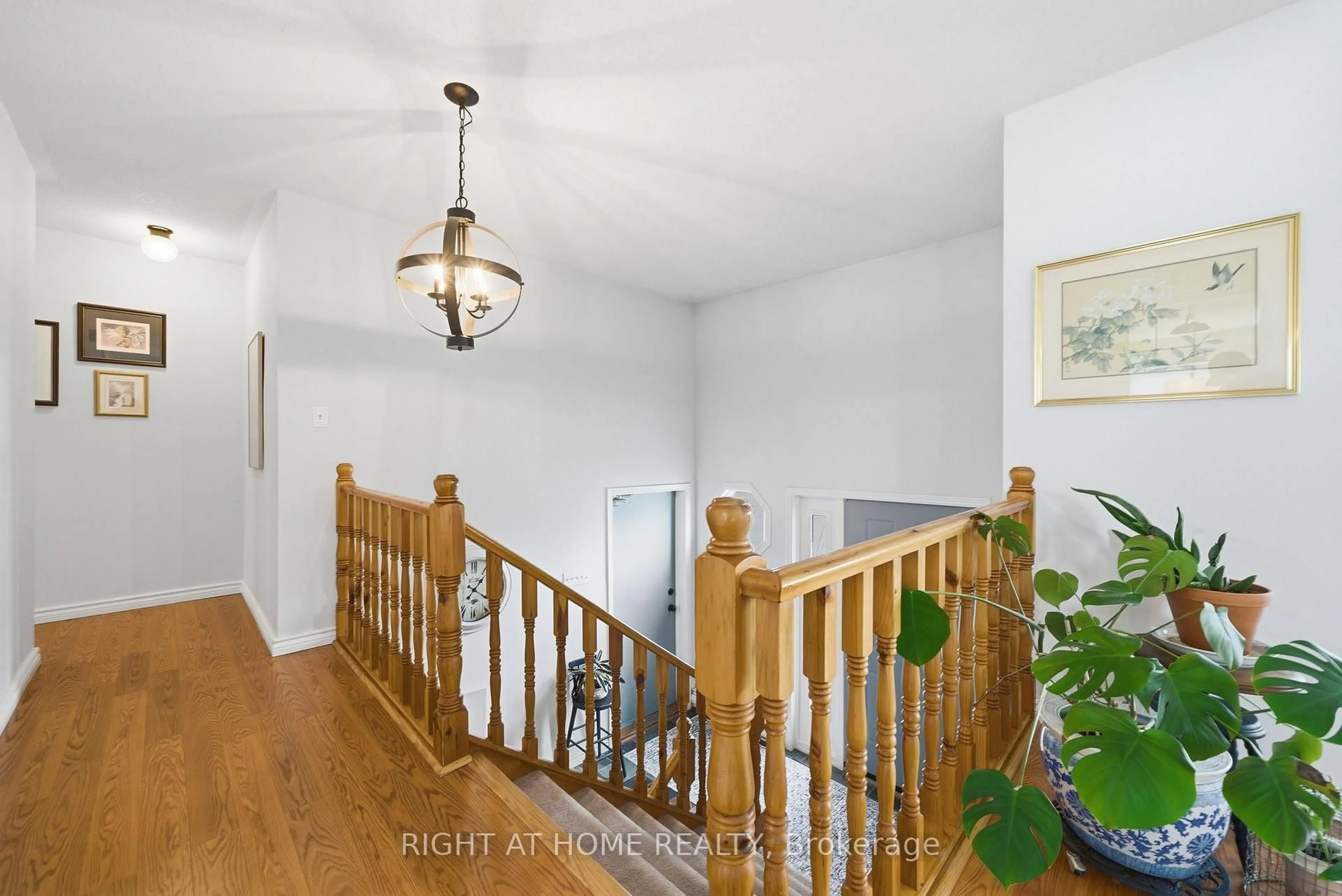 Indoor foyer for 20 Argyle Cres, Prince Edward County Ontario K0K 2T0