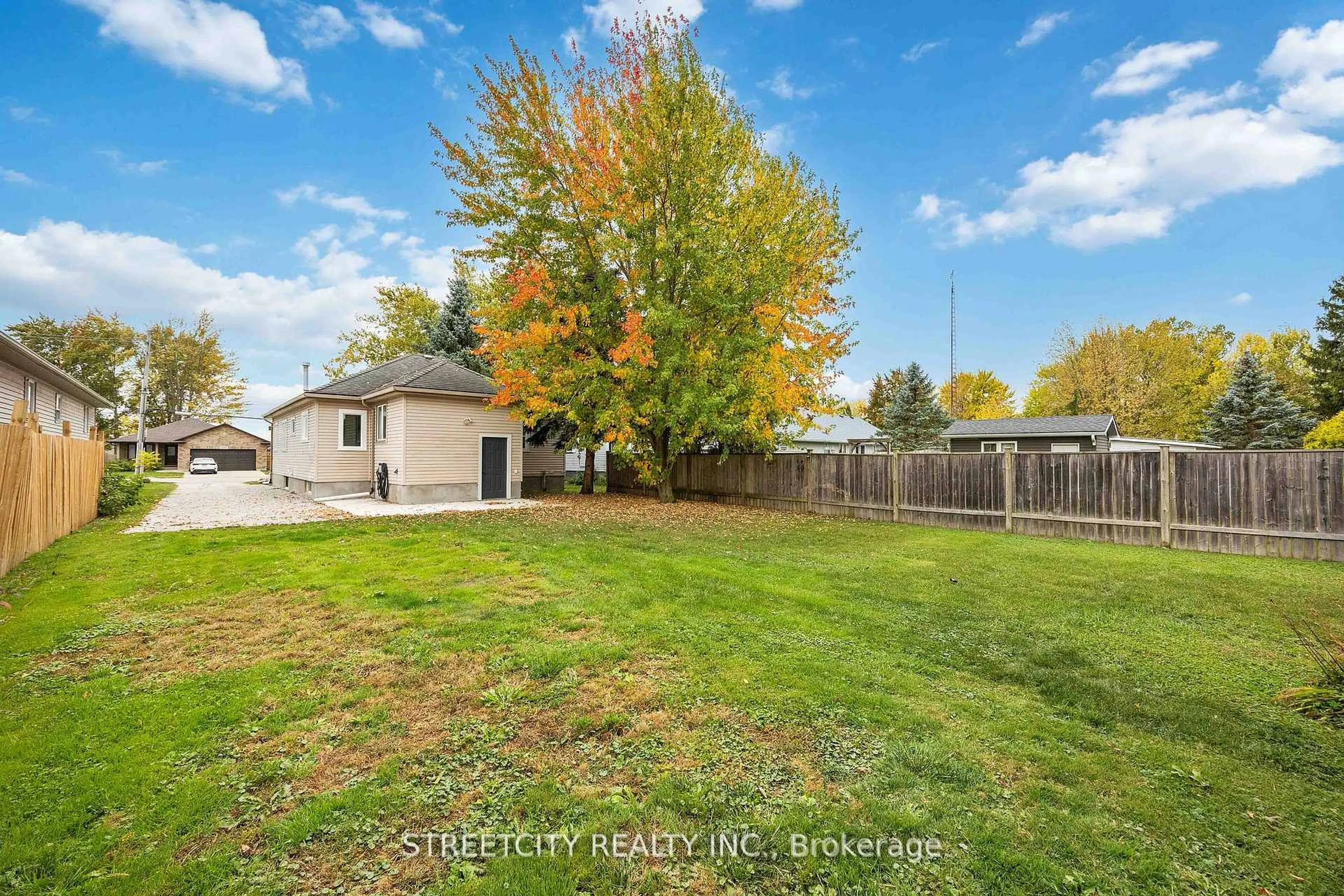 A pic from outside/outdoor area/front of a property/back of a property/a pic from drone, unknown for 4482 Petrolia Line, Petrolia Ontario N0N 1R0